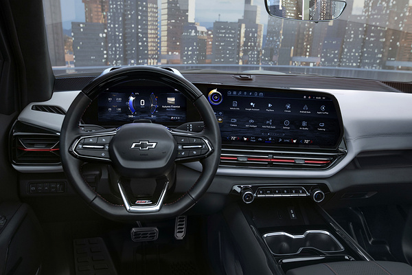 Chevrolet Silverado EV SRT screens view