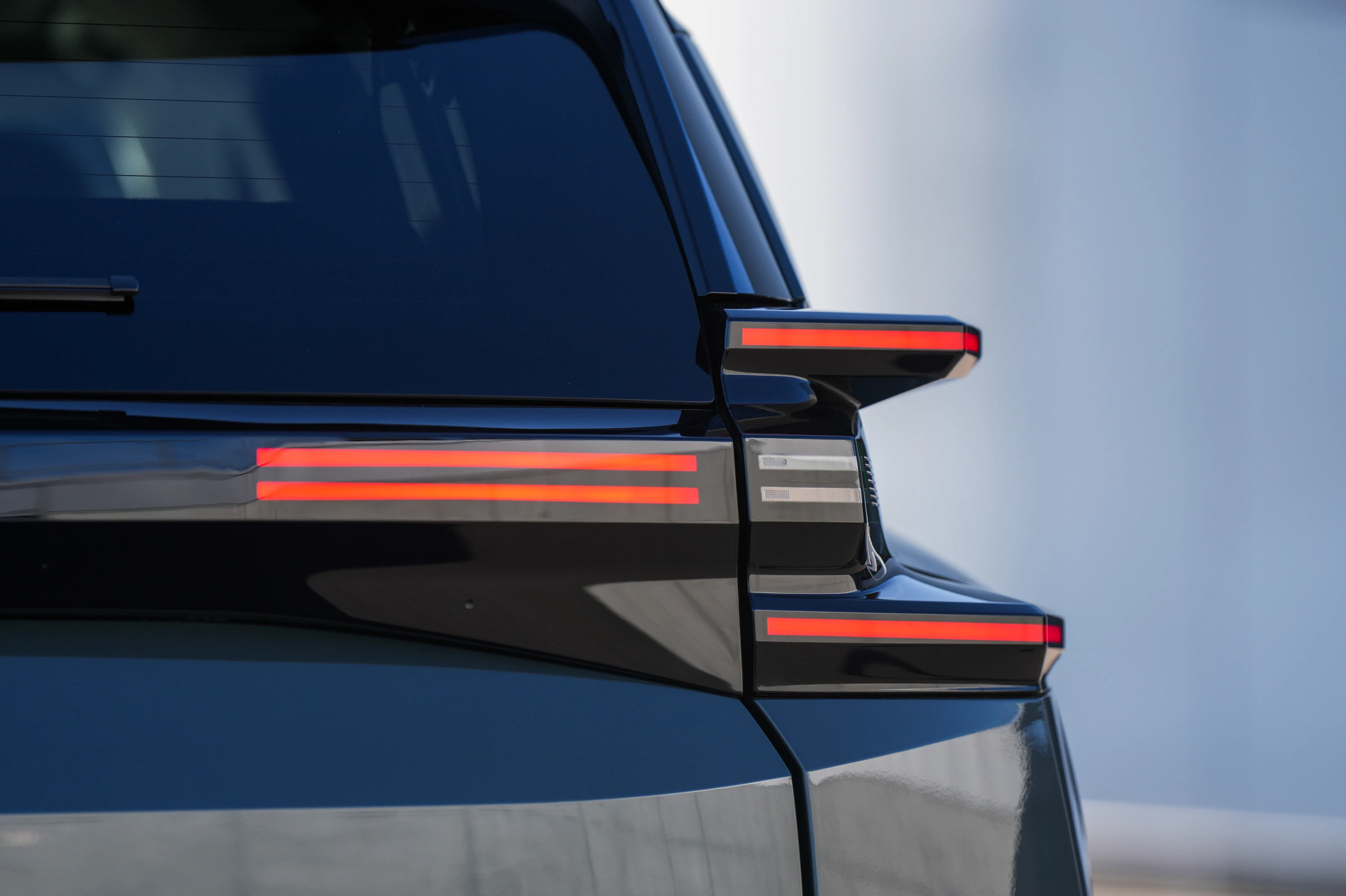 Citroën ë-C5 Aircross Long Range taillights view
