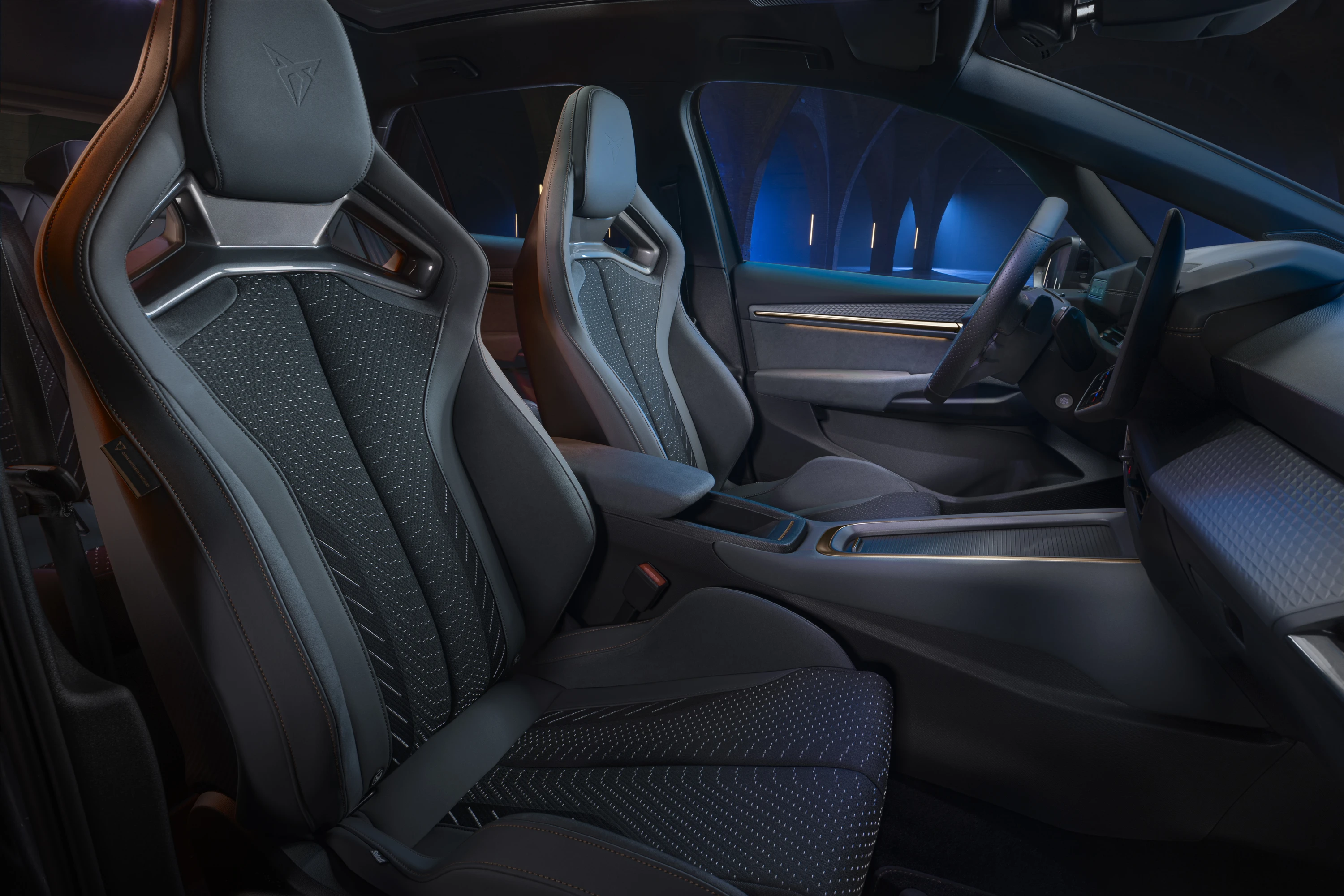 CUPRA BORN VZ frontseats view