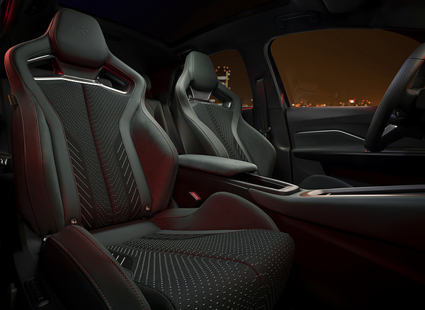 CUPRA BORN VZ frontseats view