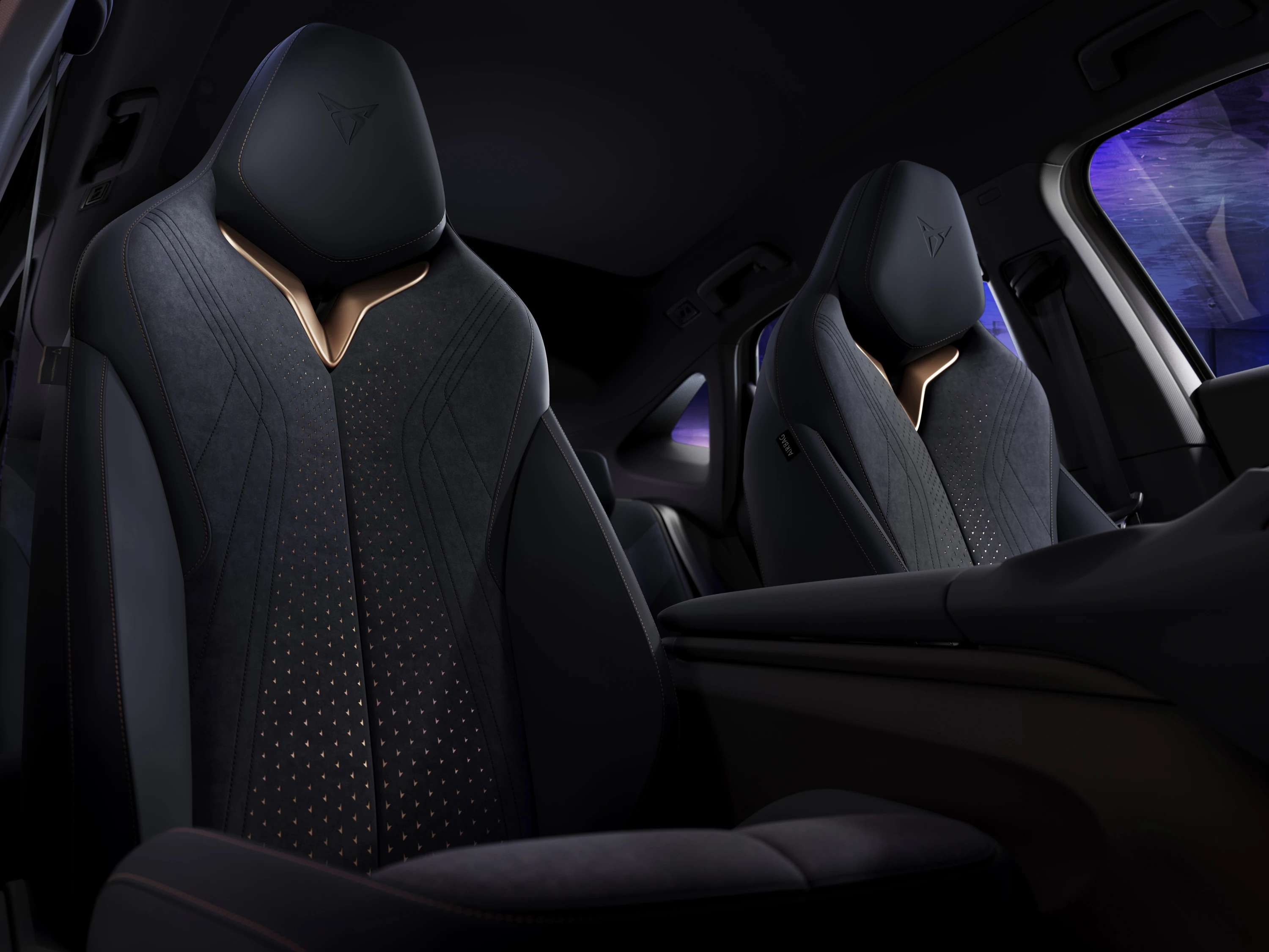 CUPRA Tavascan Endurance frontseats view