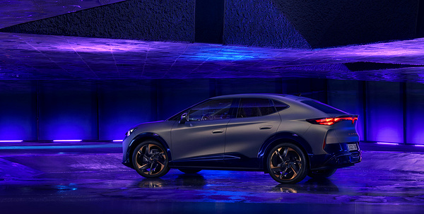 CUPRA Tavascan VZ exterior view