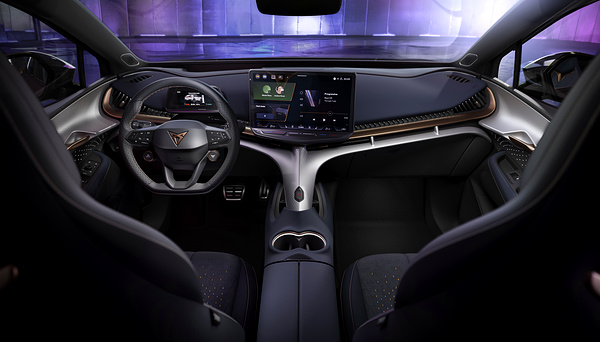 CUPRA Tavascan VZ screens view