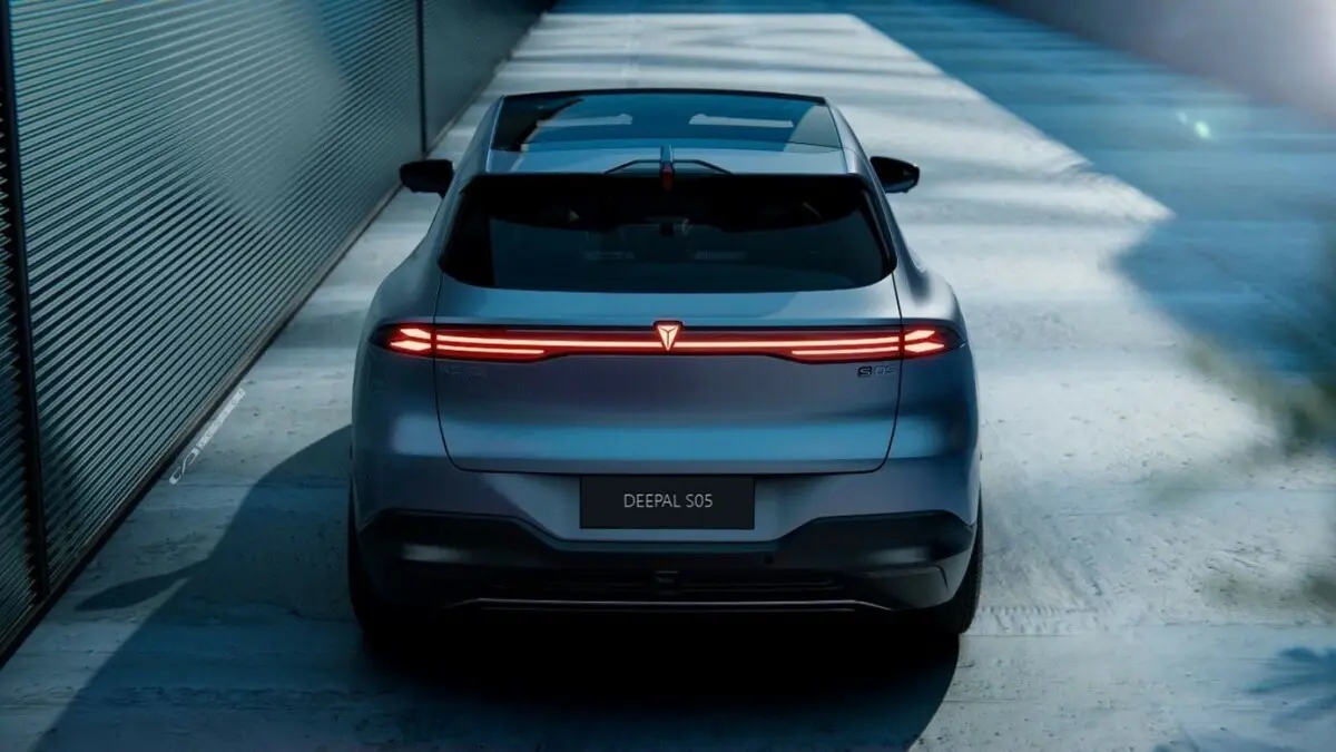 Deepal S05 4WD exterior view