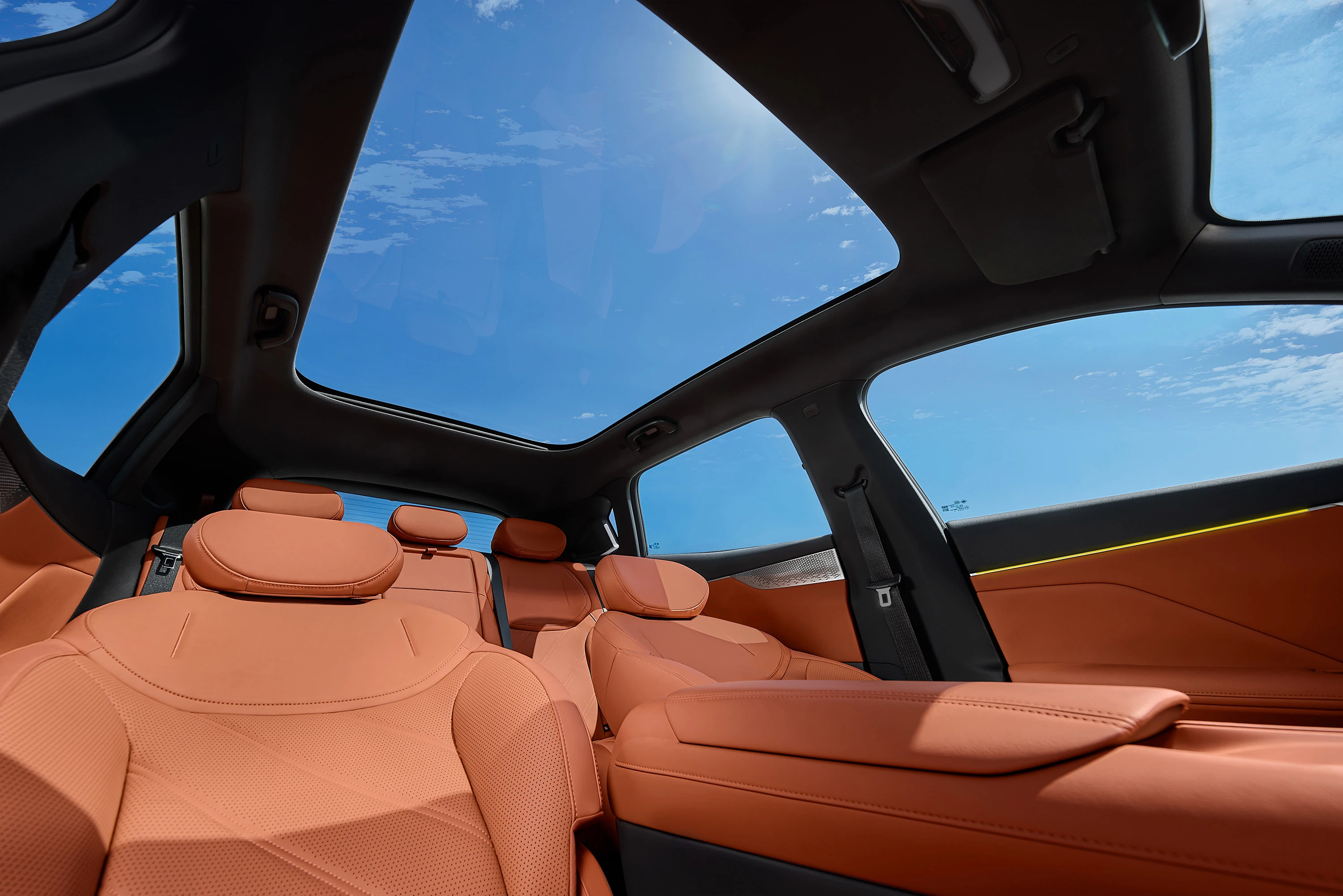 Deepal S05 4WD frontseats view