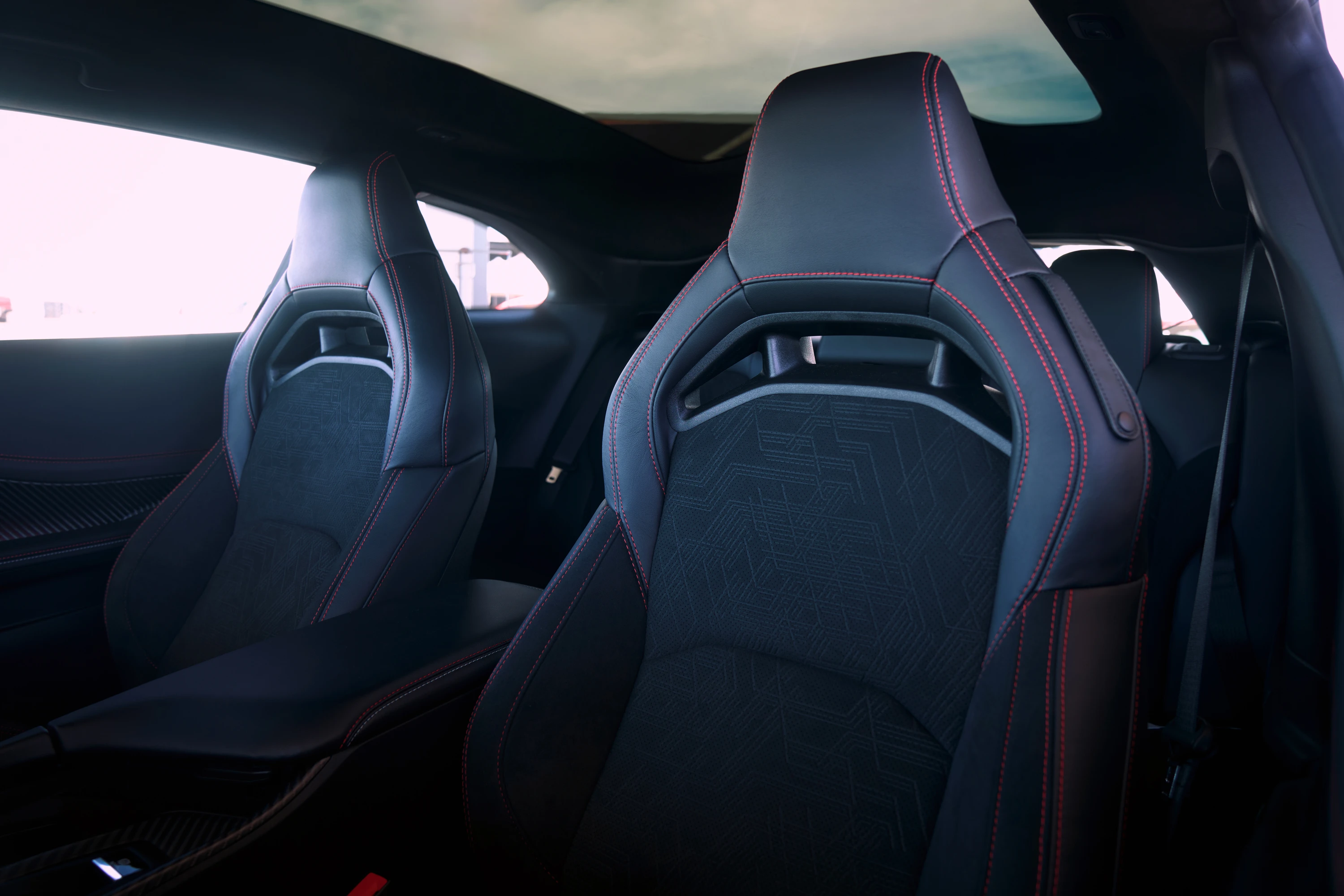 Dodge Charger Daytona R/T AWD 2D frontseats view