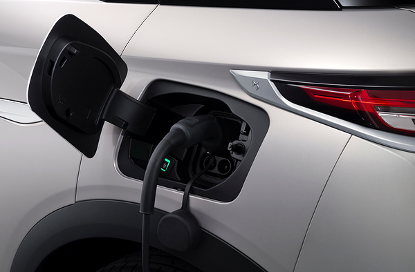 DS 3 E-Tense charging view