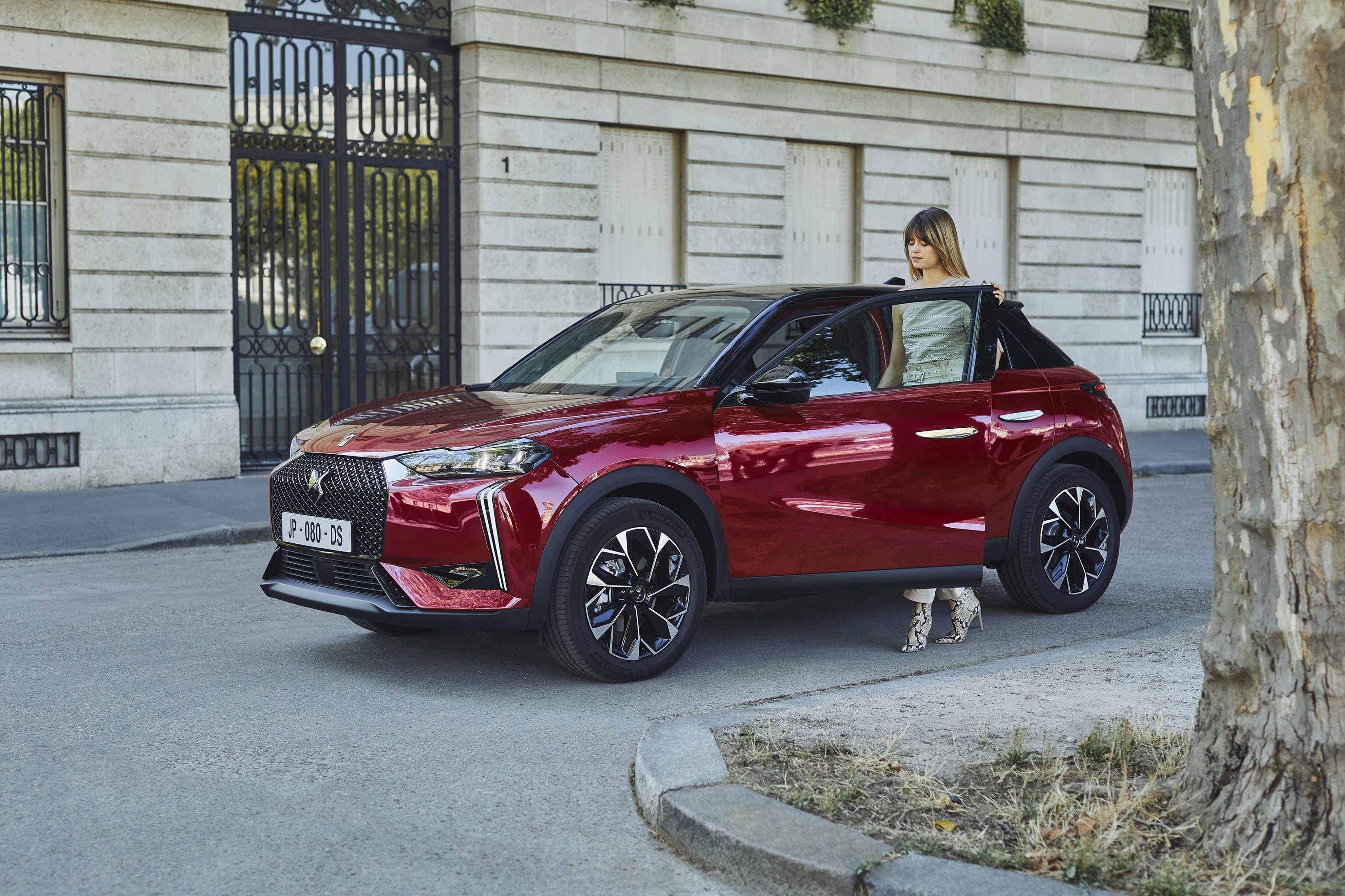 DS 3 E-Tense electric vehicle exterior