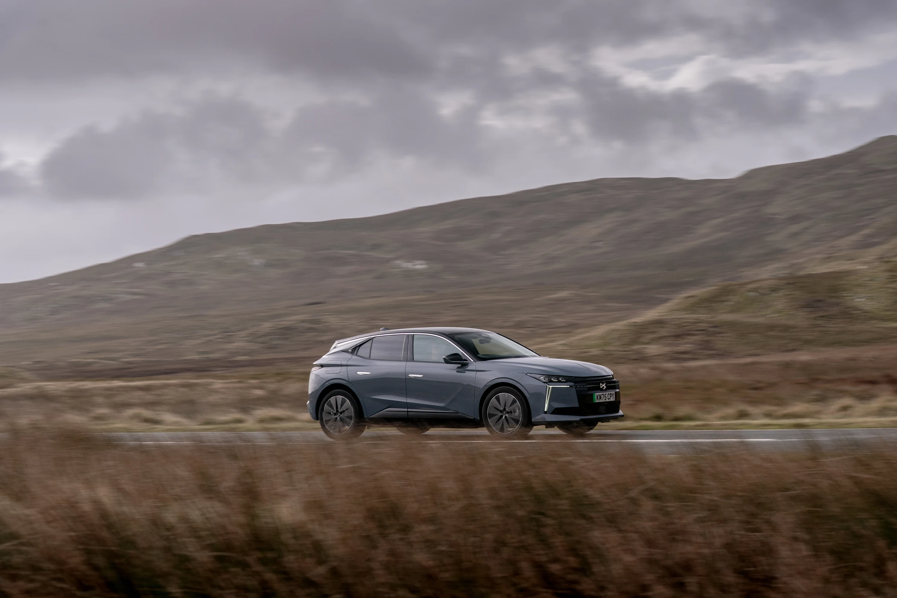 DS N°4 E-Tense 58 kWh exterior view