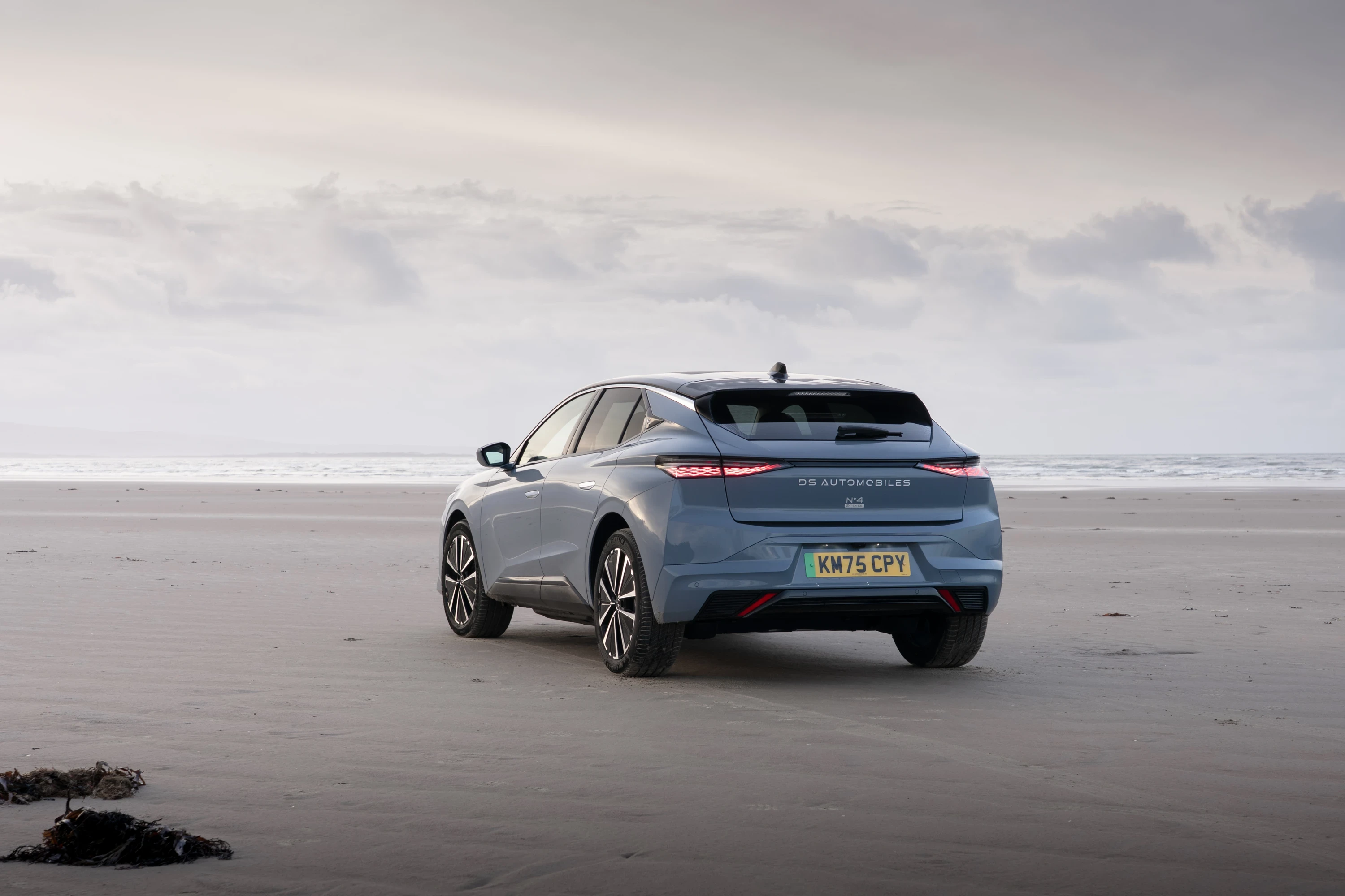 DS N°4 E-Tense 58 kWh exterior view