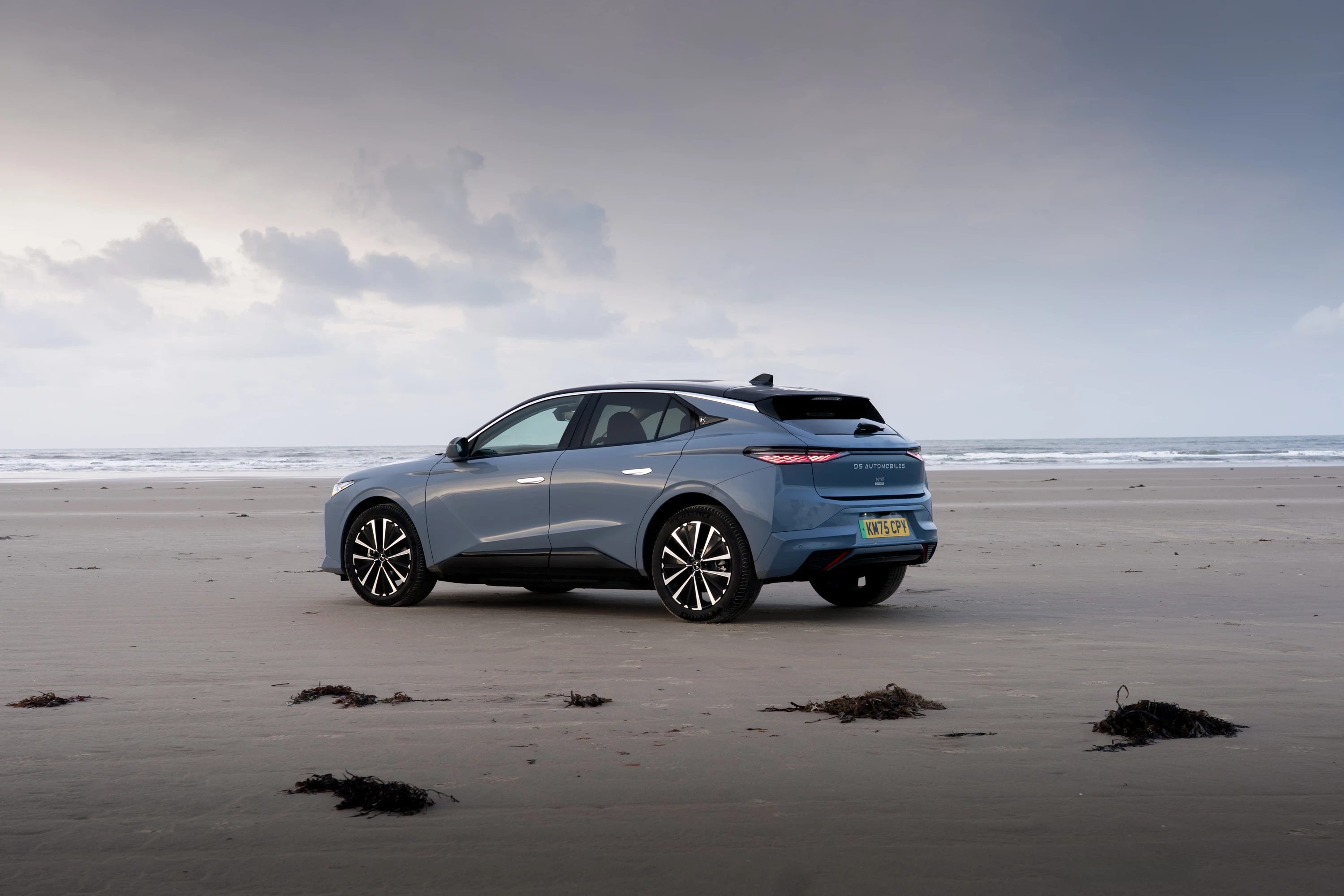 DS N°4 E-Tense 58 kWh exterior view