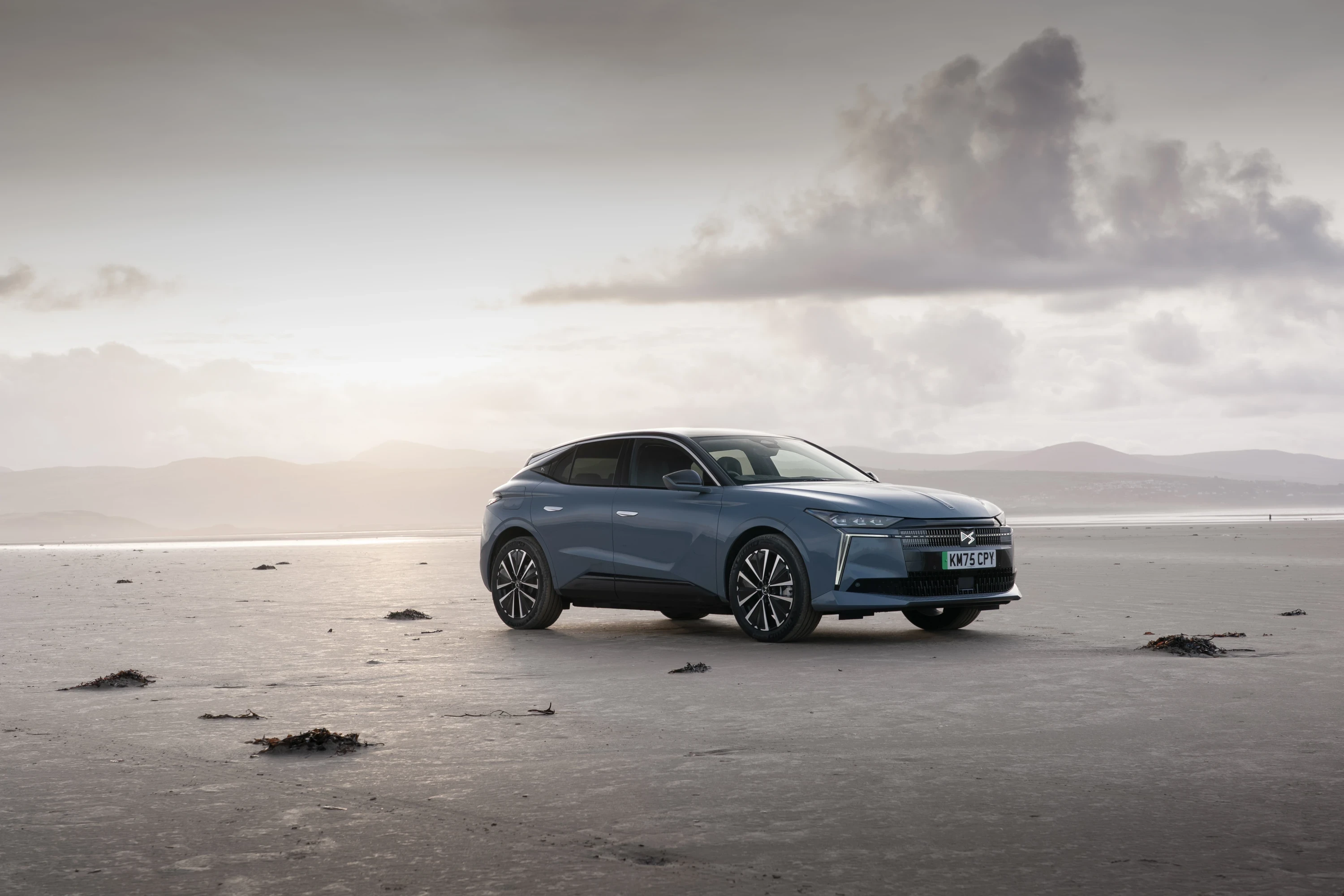 DS N°4 E-Tense 58 kWh exterior view