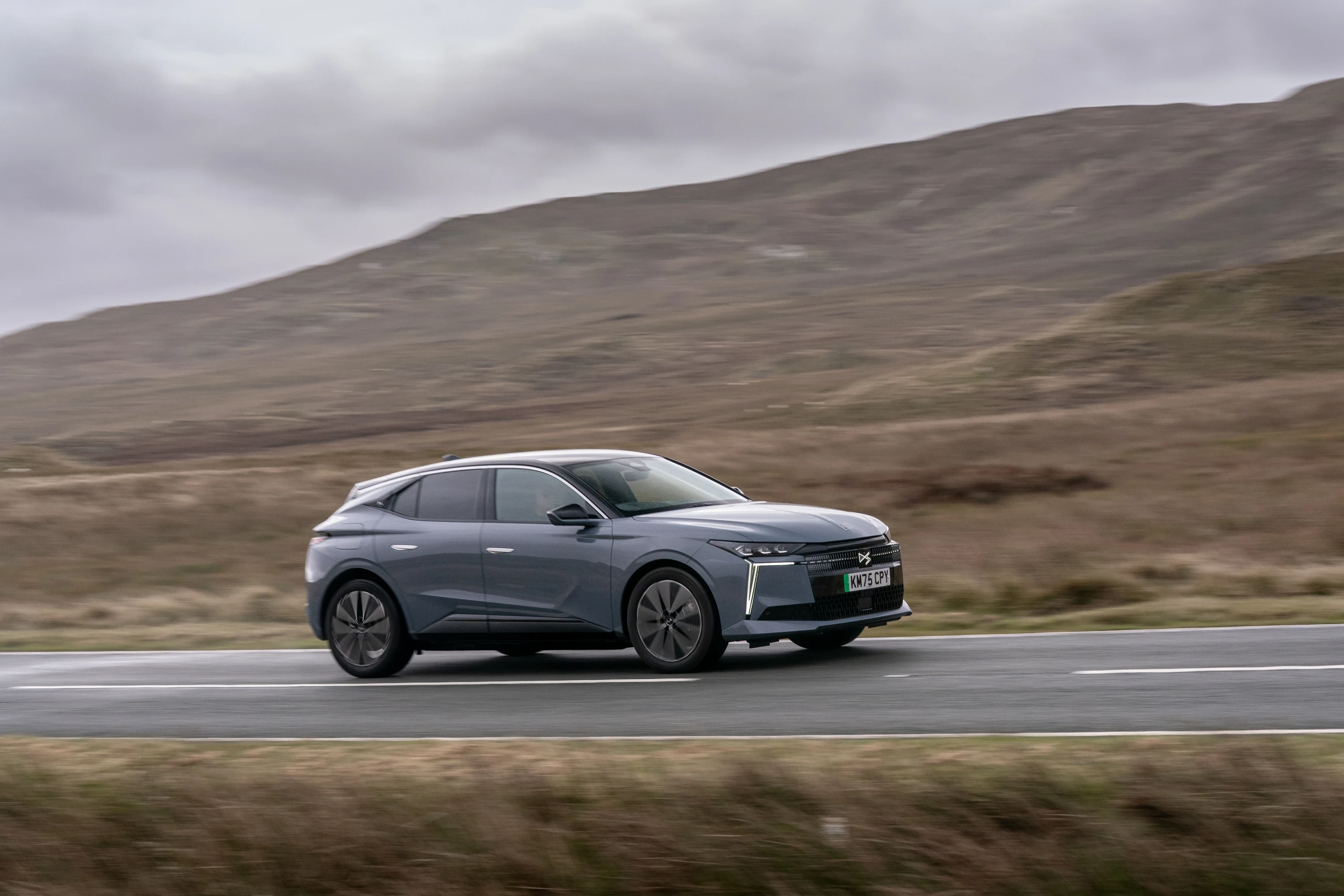 DS N°4 E-Tense 58 kWh exterior view