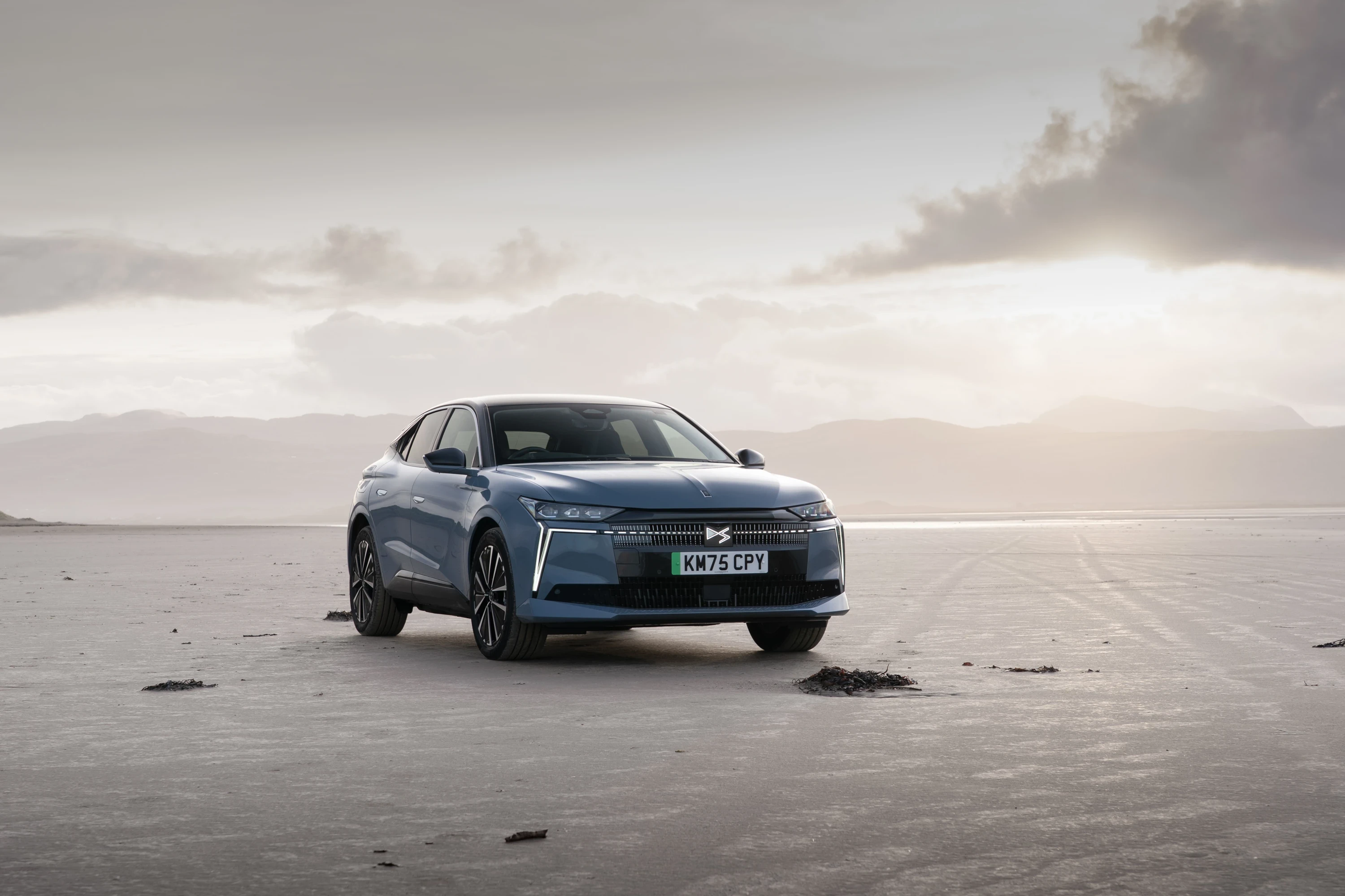 DS N°4 E-Tense 58 kWh exterior view