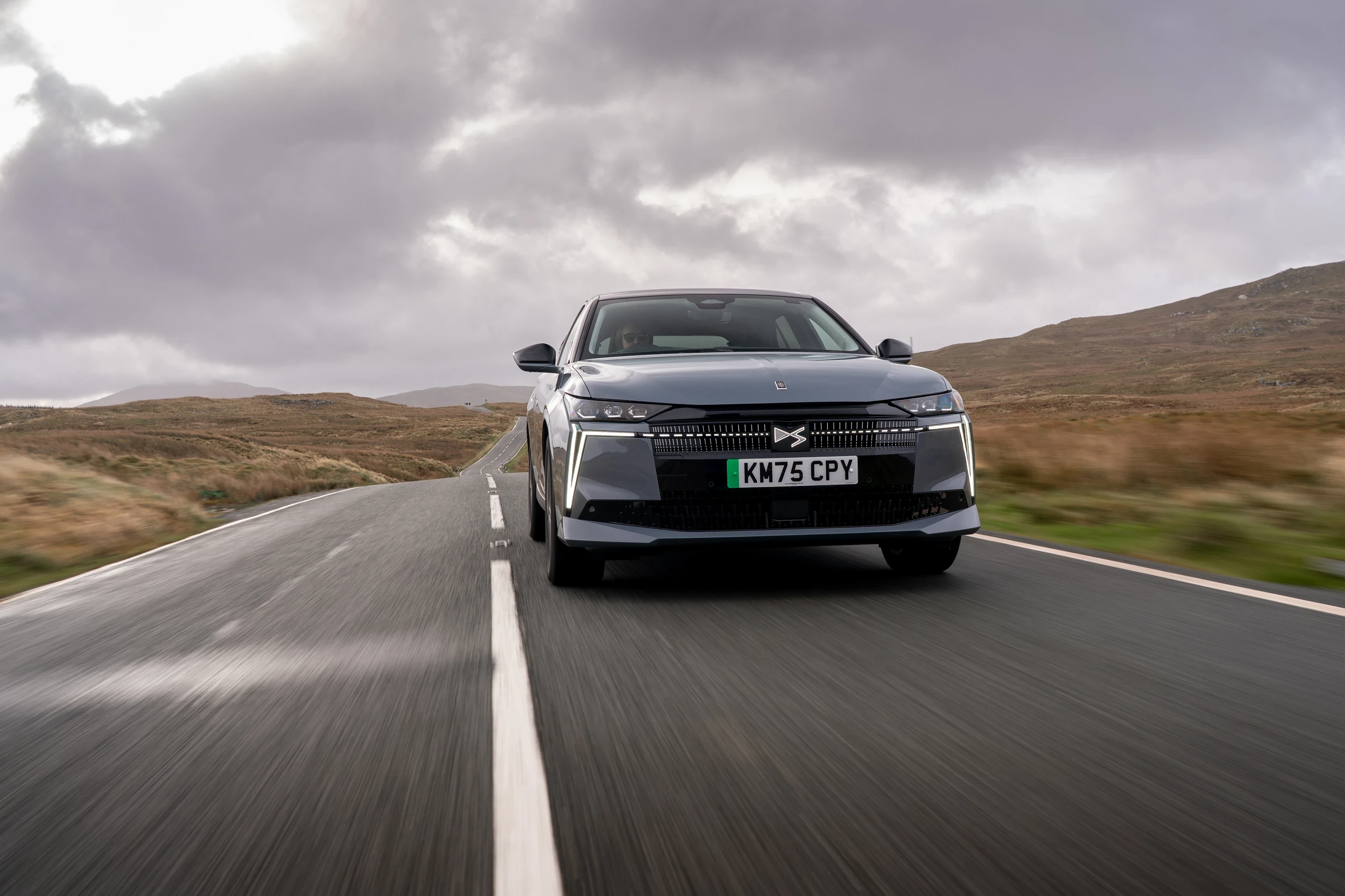 DS N°4 E-Tense 58 kWh exterior view