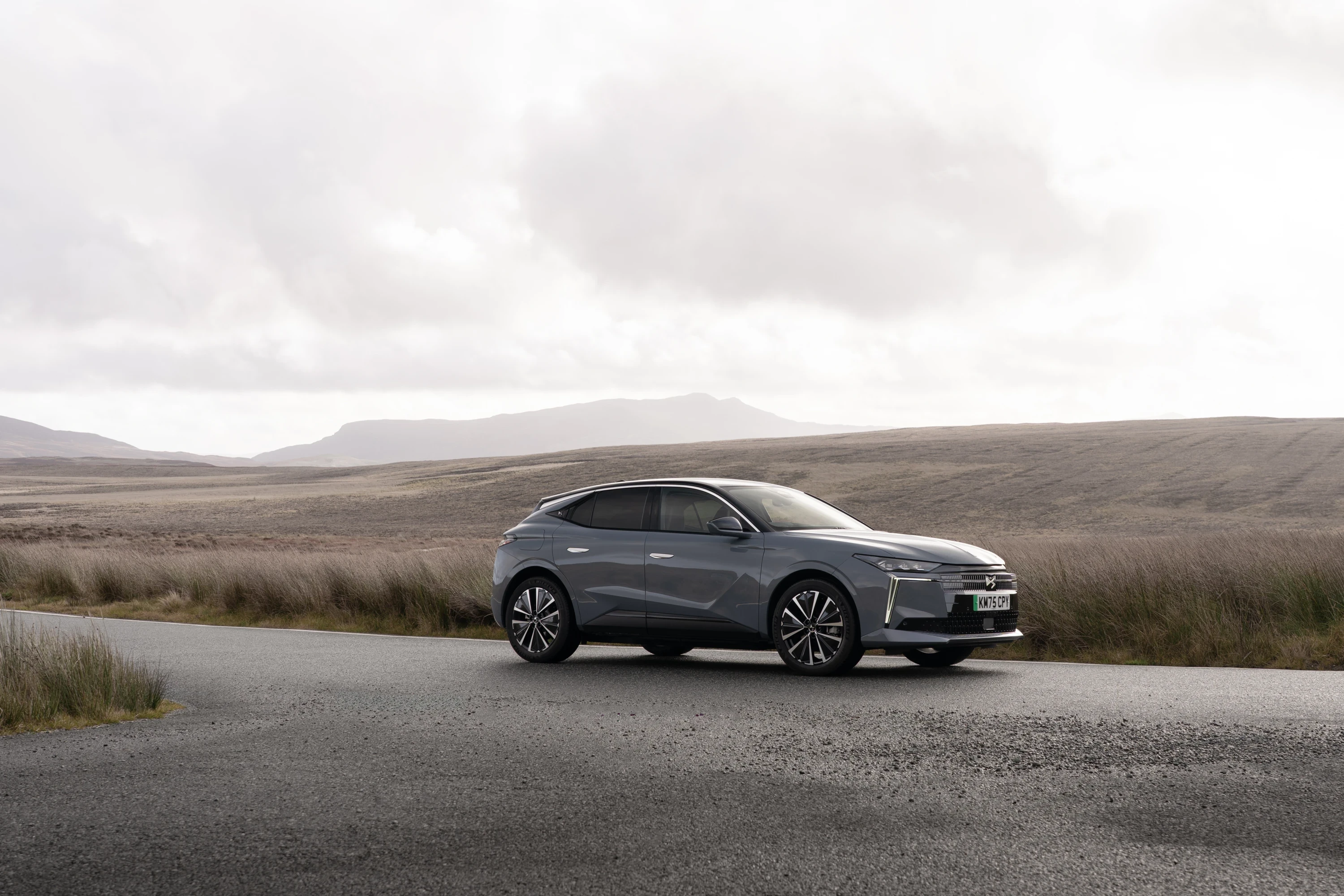 DS N°4 E-Tense 58 kWh exterior view