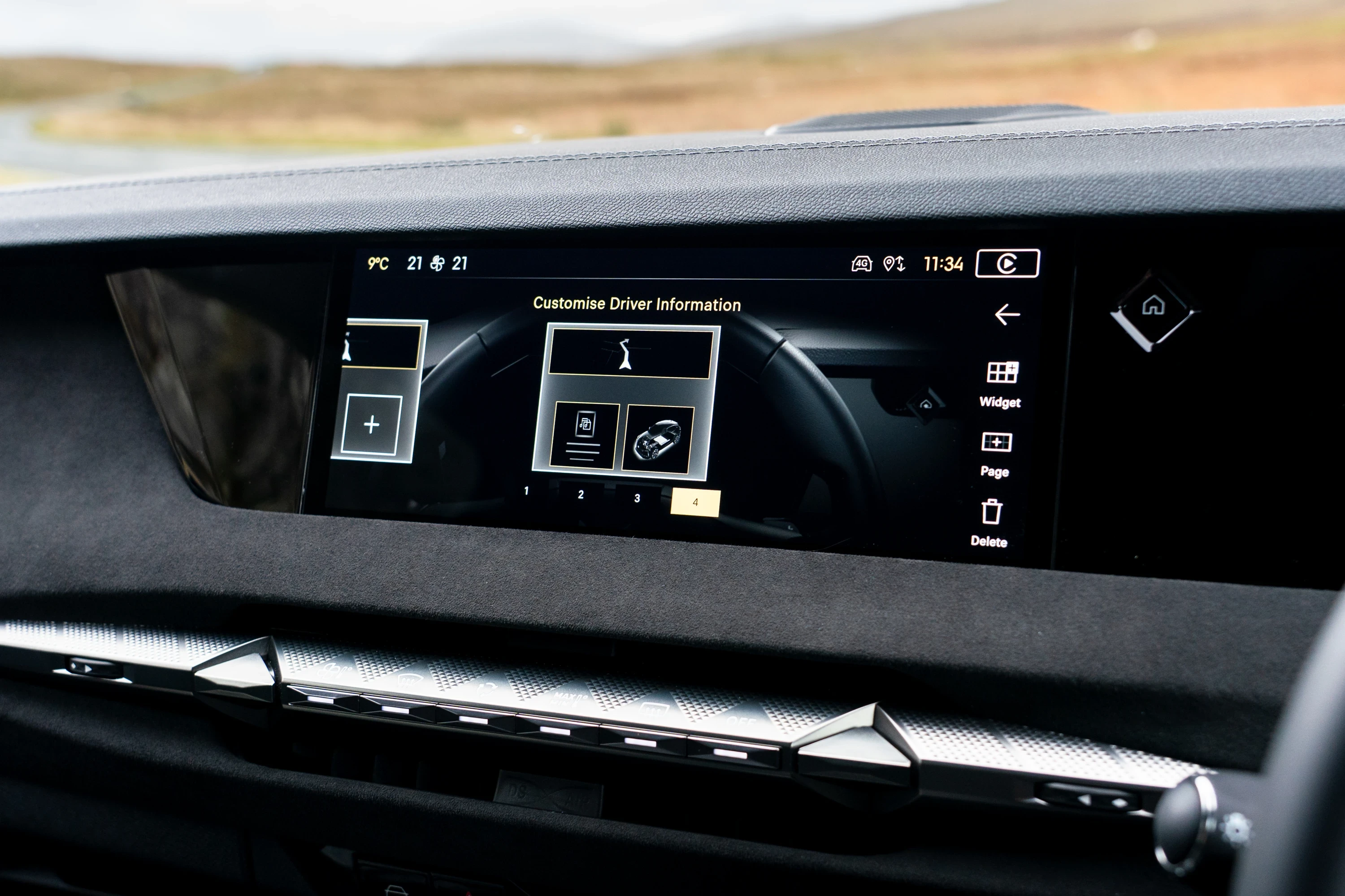 DS N°4 E-Tense 58 kWh screens view