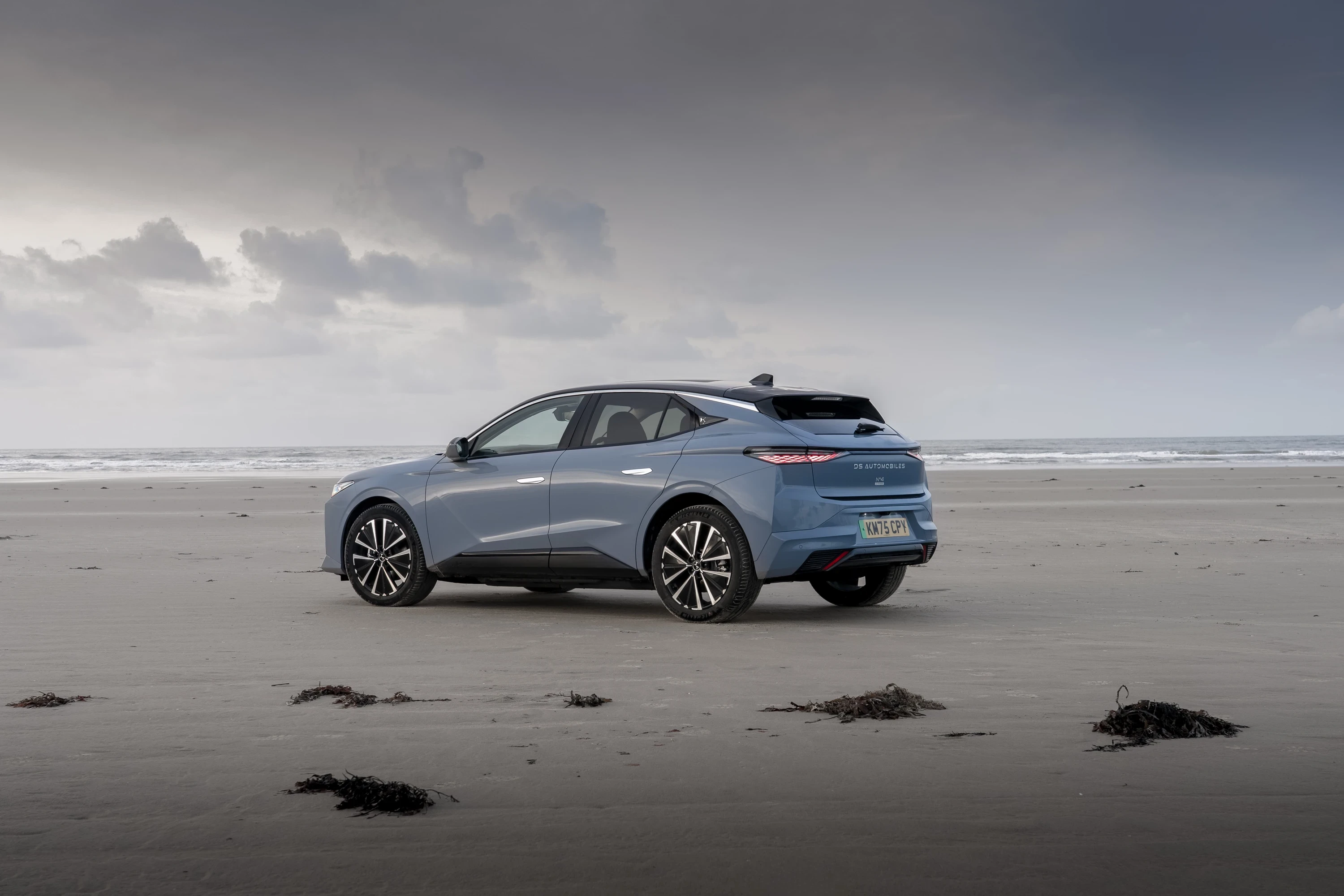 DS N°4 E-Tense 58 kWh exterior view