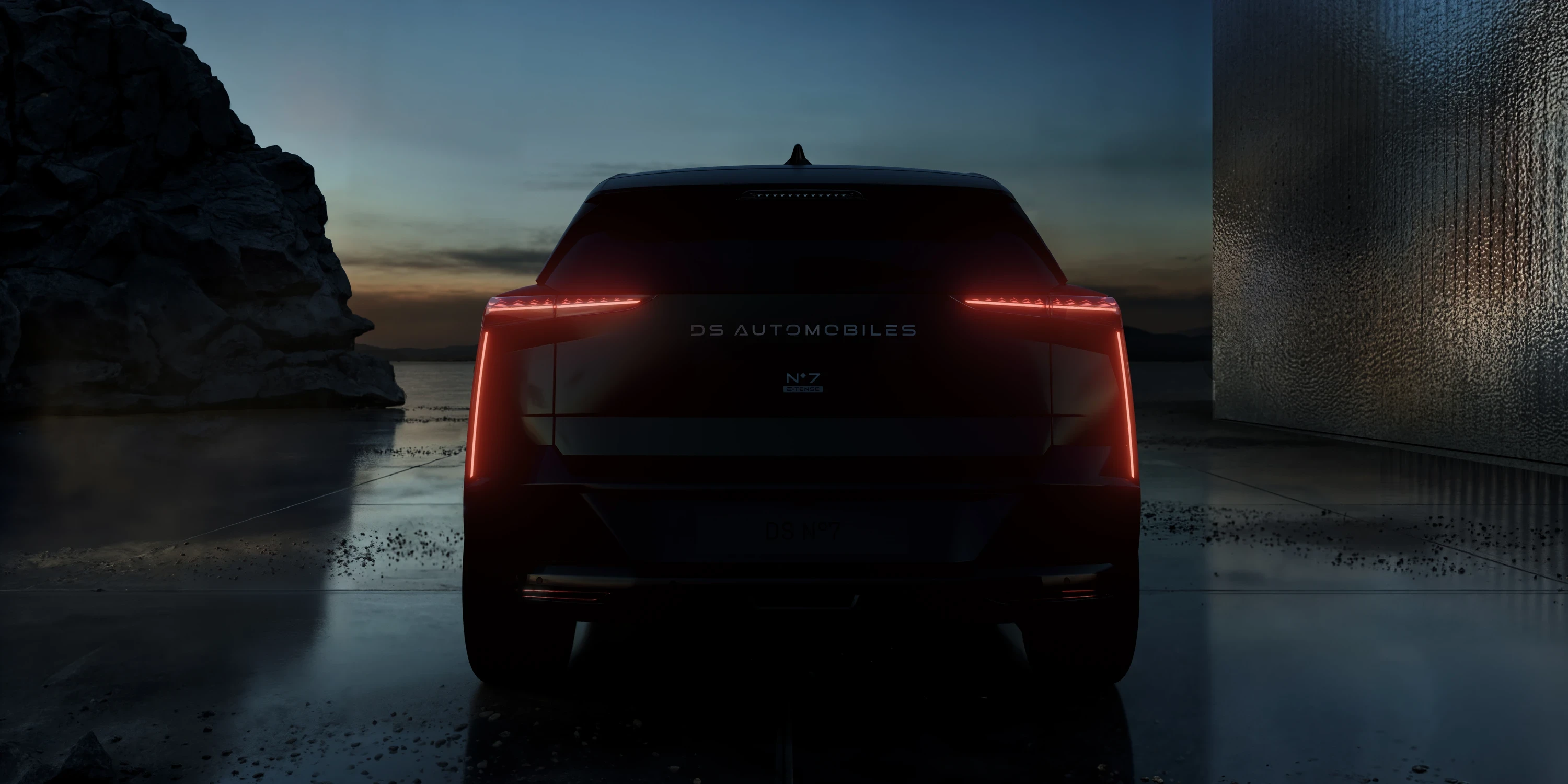 DS N°7 E-Tense FWD Long Range taillights view