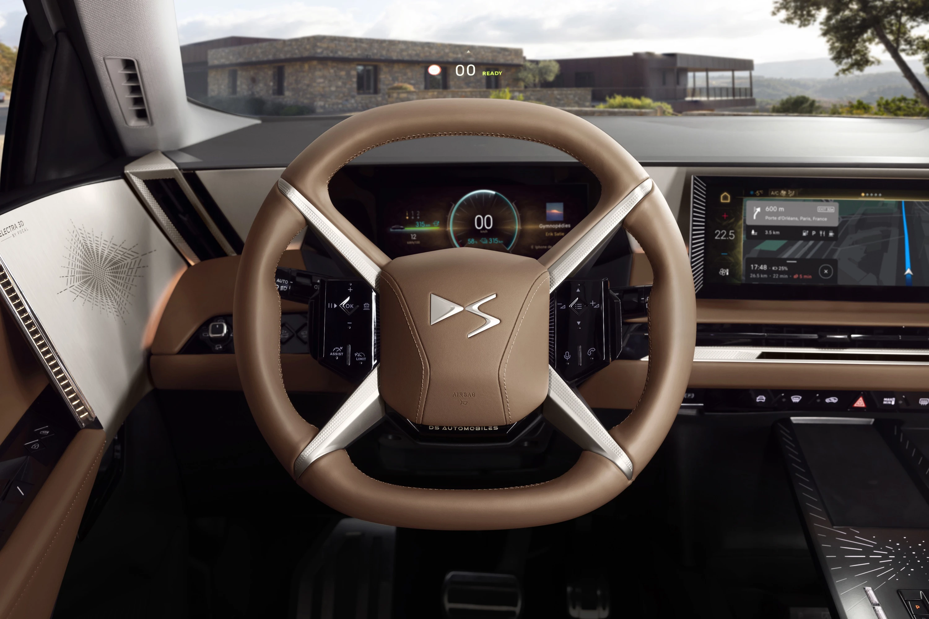 DS N°8 AWD Long Range screens view