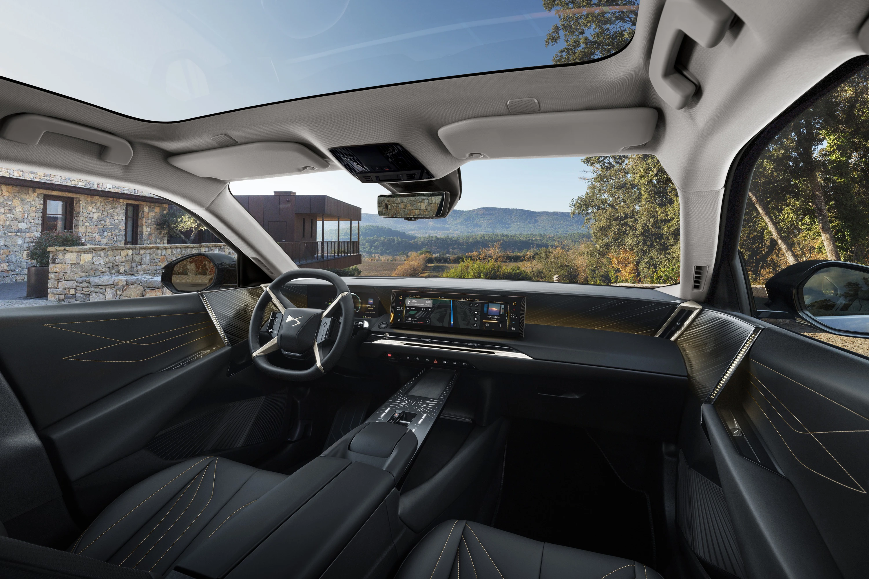 DS N°8 AWD Long Range interior view