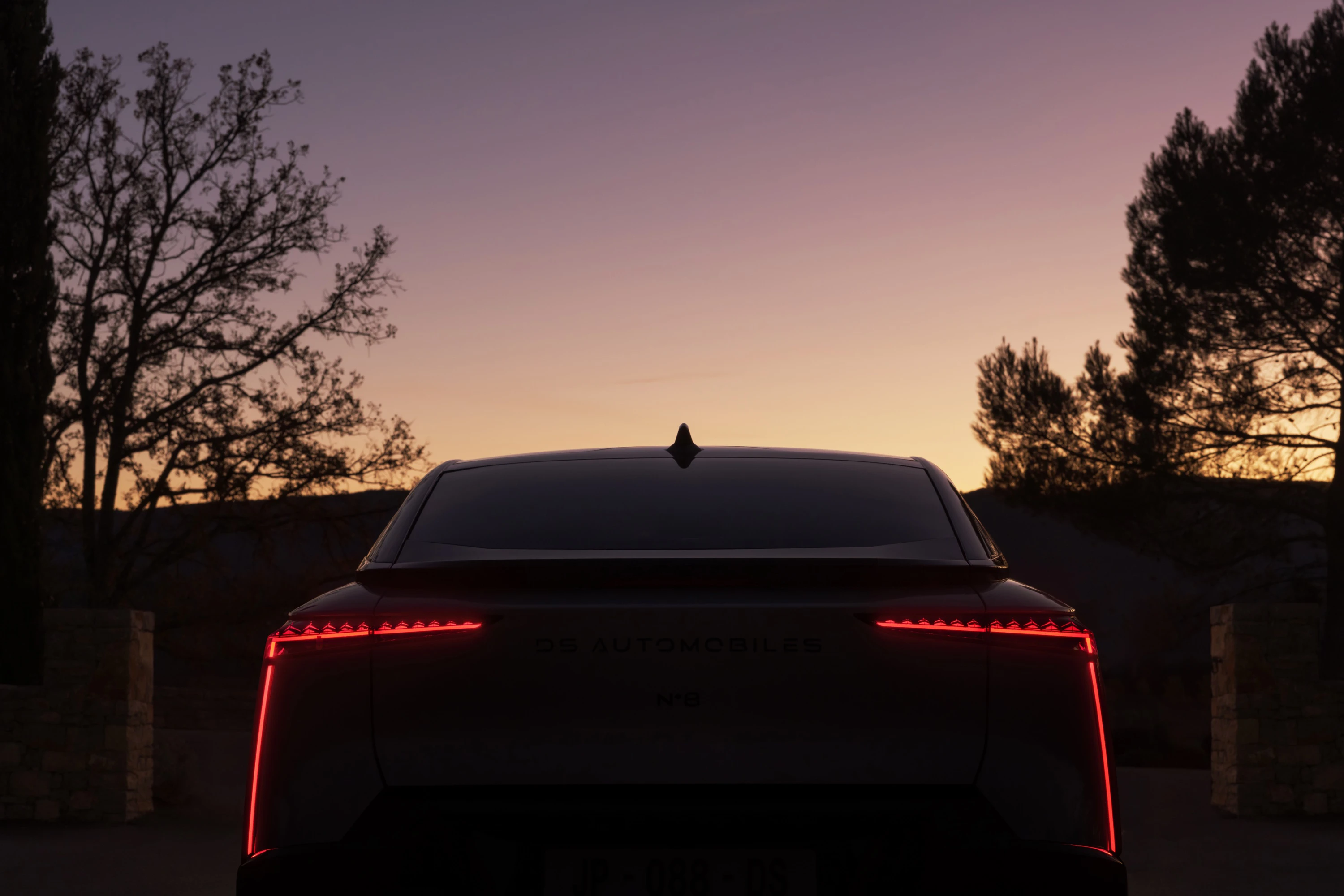 DS N°8 AWD Long Range taillights view