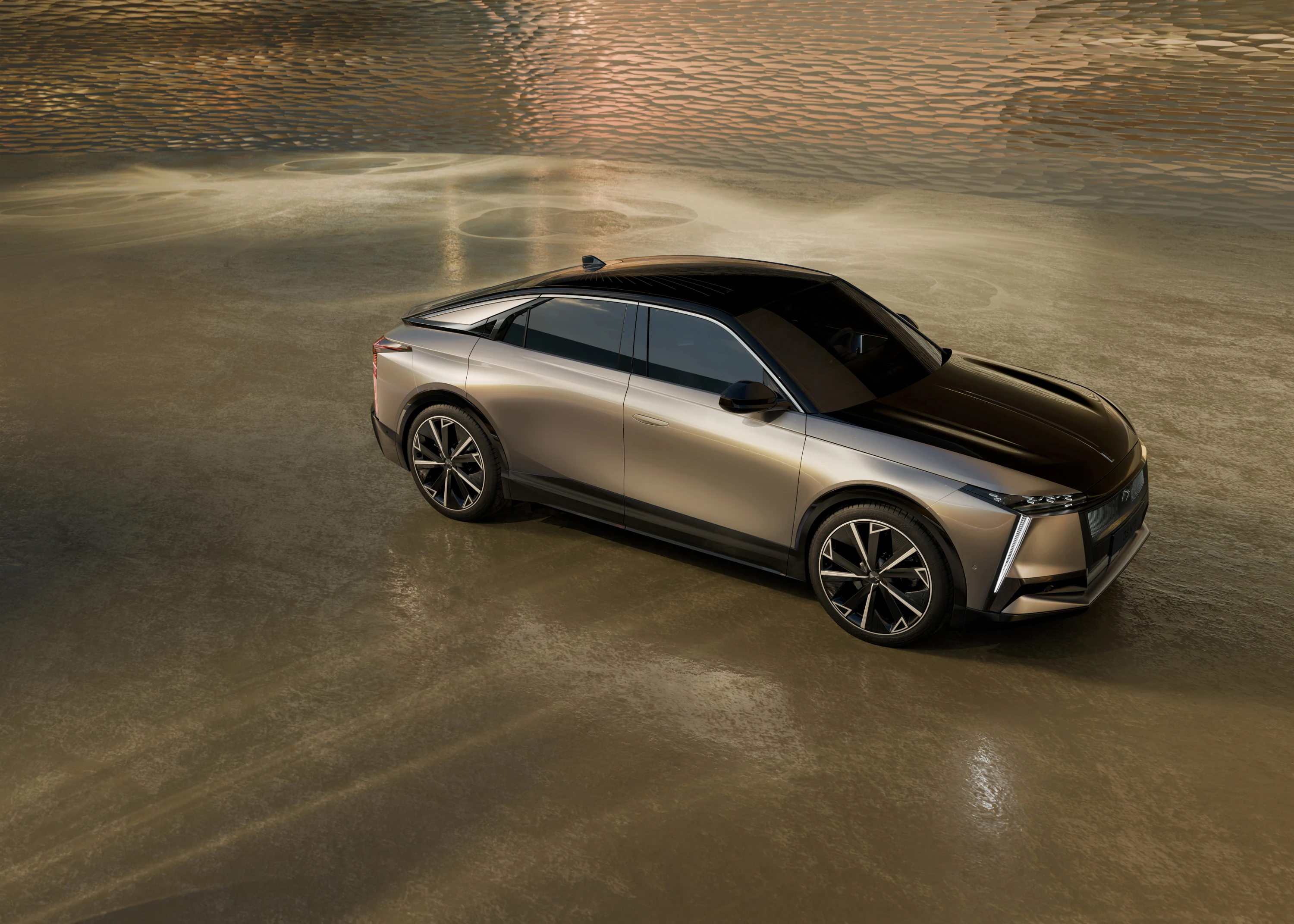 DS N°8 AWD Long Range exterior view