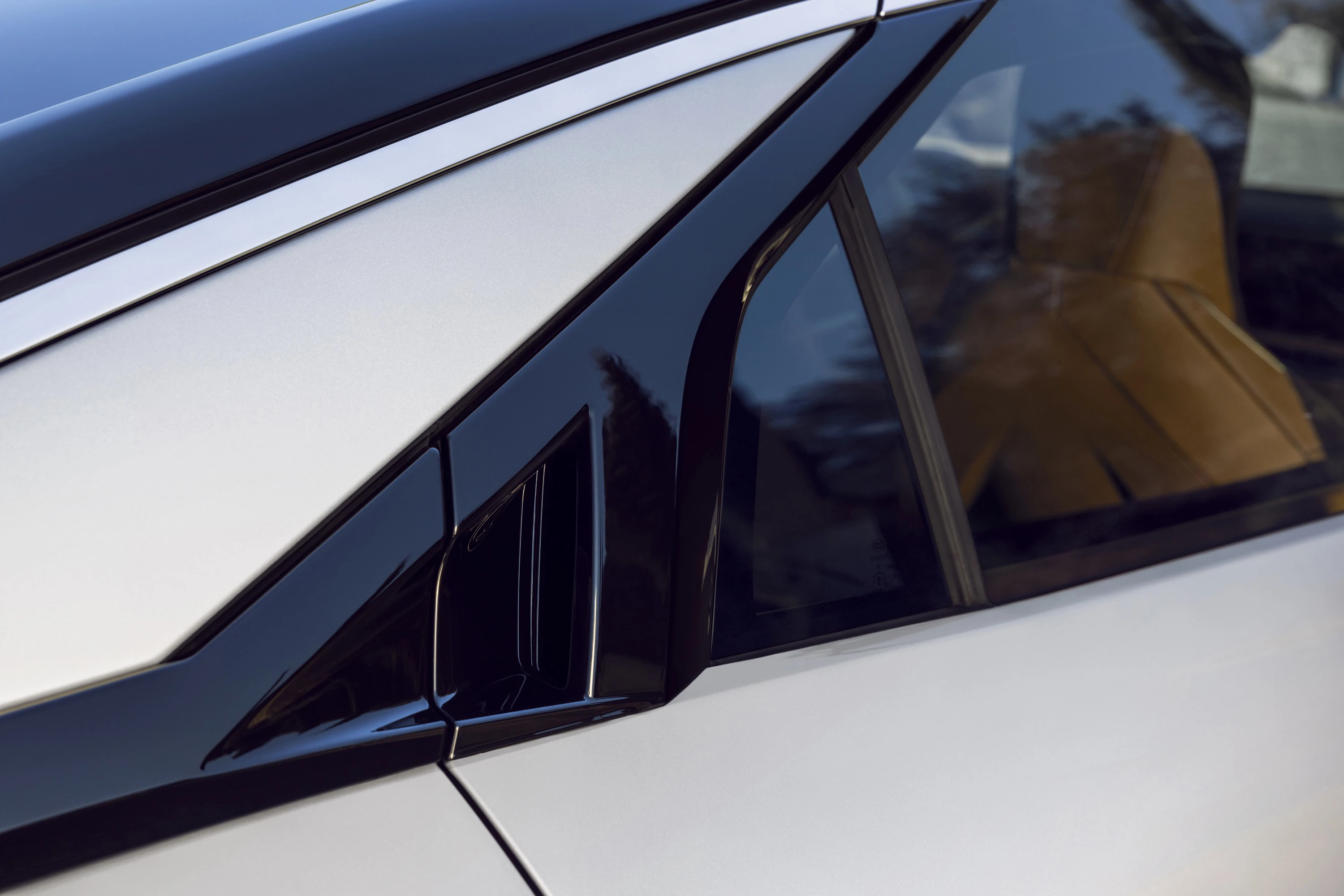 DS N°8 AWD Long Range details view