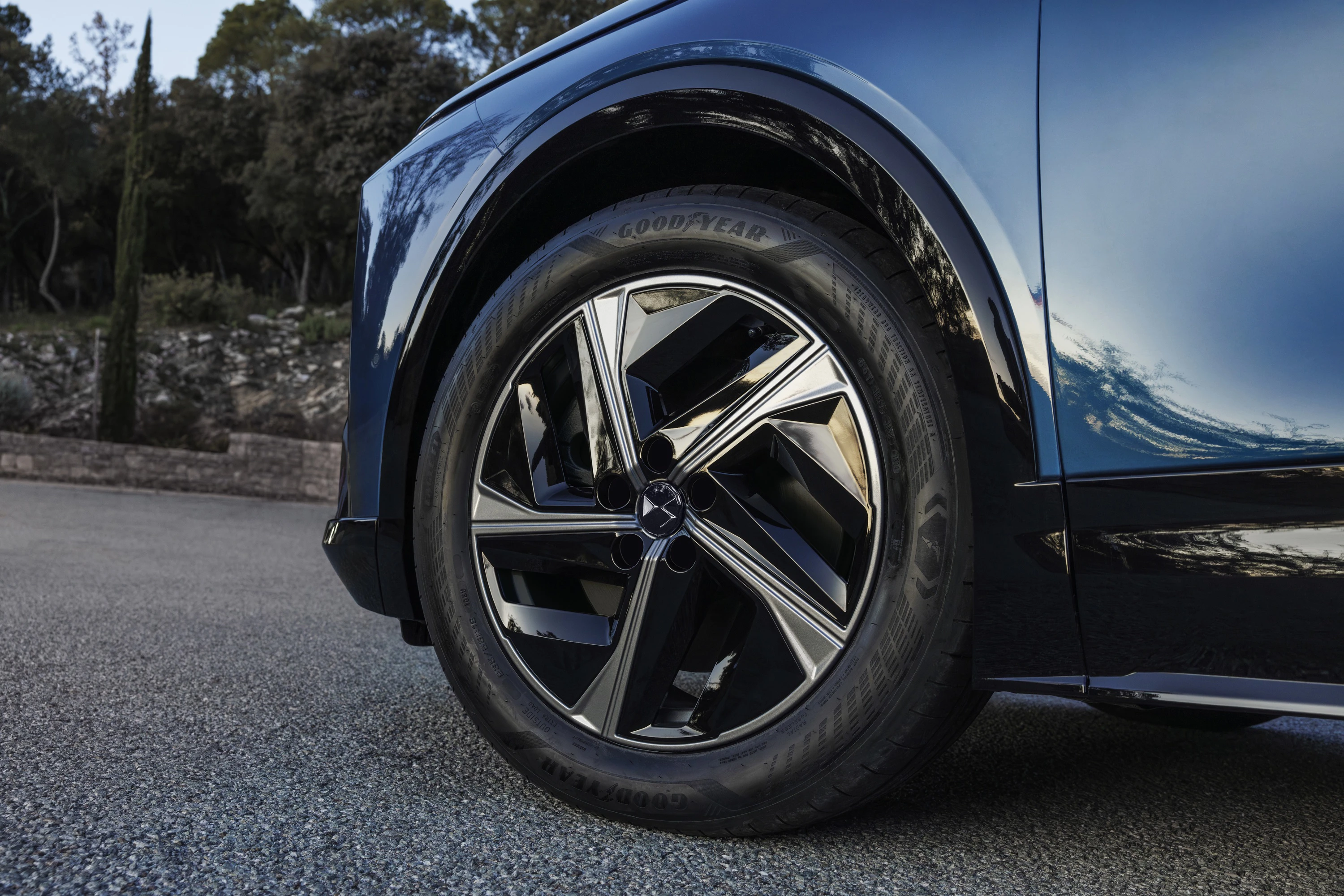 DS N°8 AWD Long Range wheels view