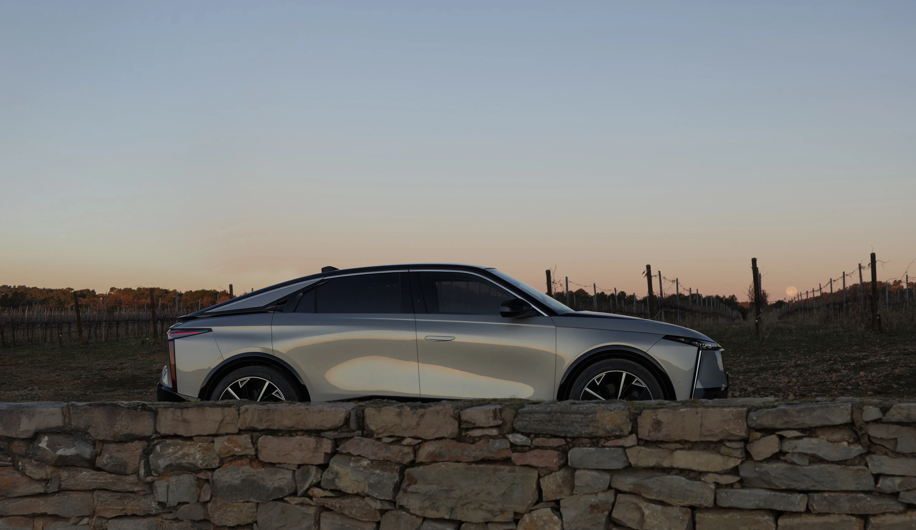 DS N°8 FWD Long Range exterior view