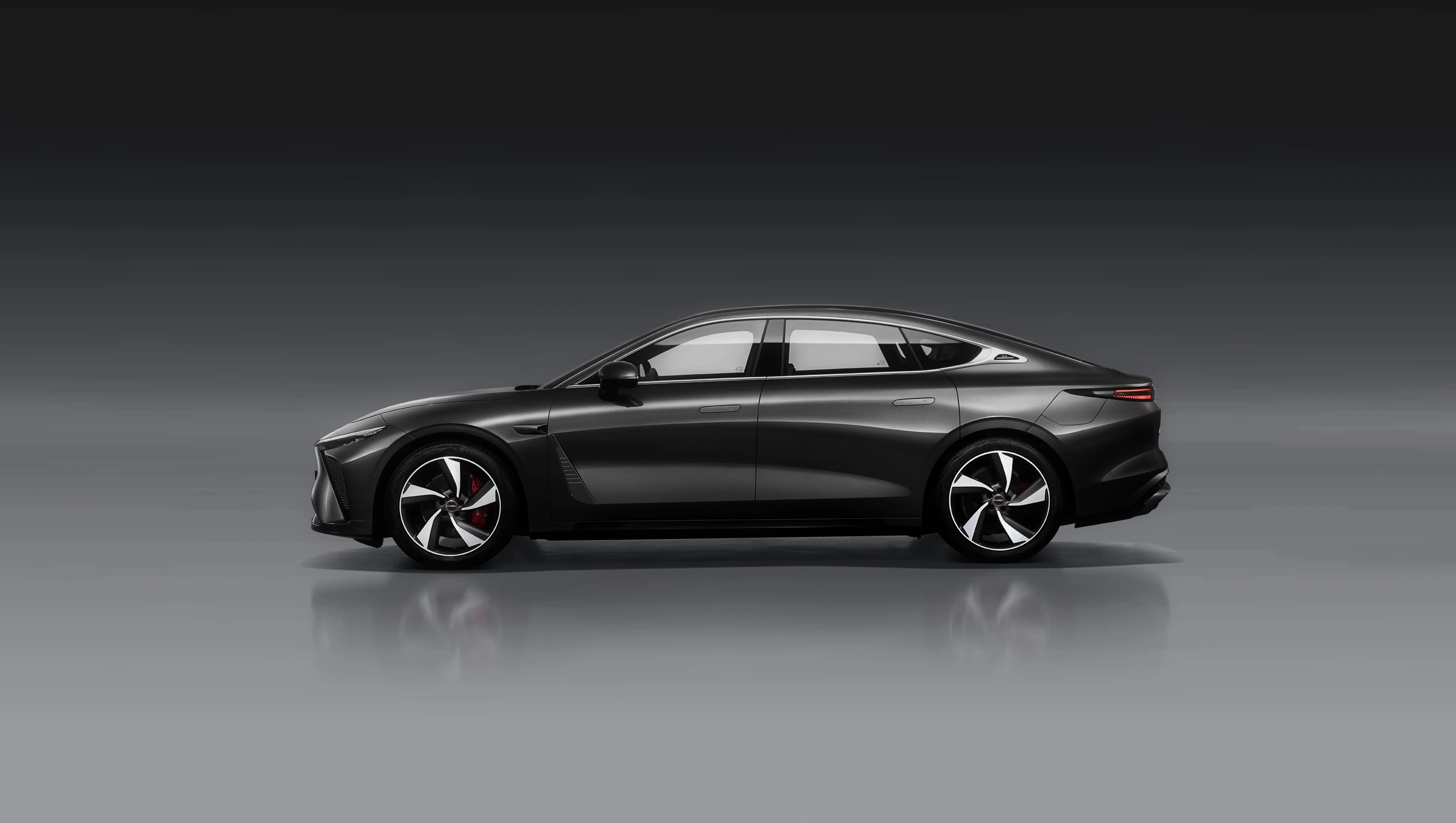Exlantix ES 100kWh AWD exterior view