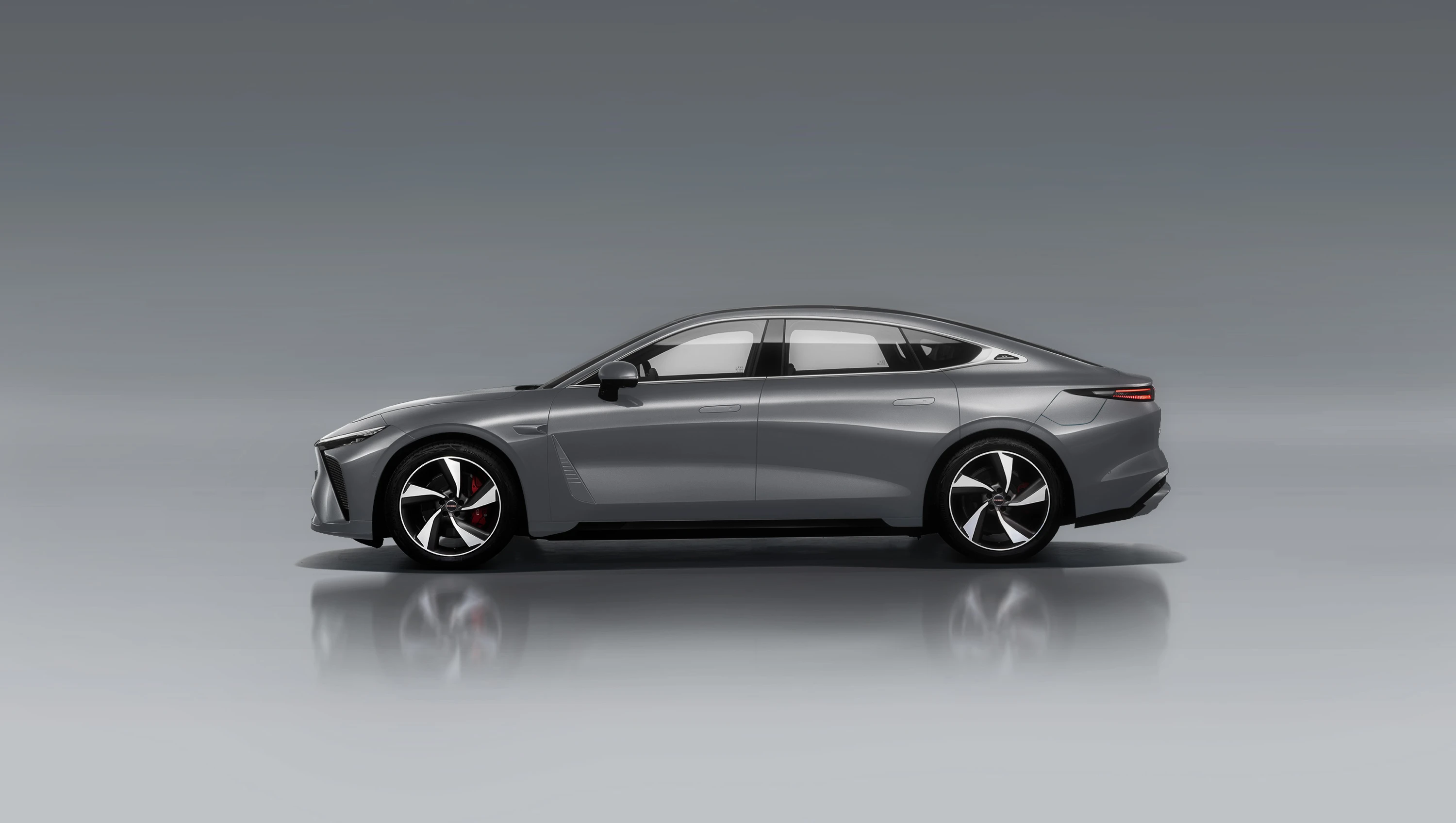 Exlantix ES 100kWh AWD exterior view