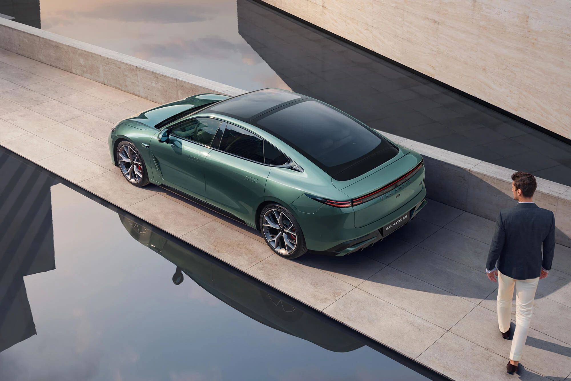 Exlantix ES 100kWh AWD exterior view