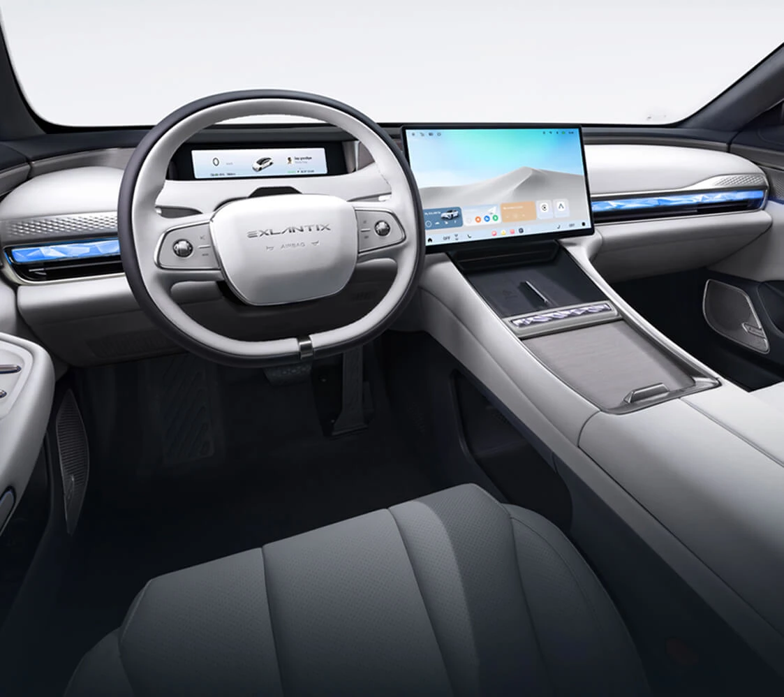 Exlantix ES 100kWh AWD screens view