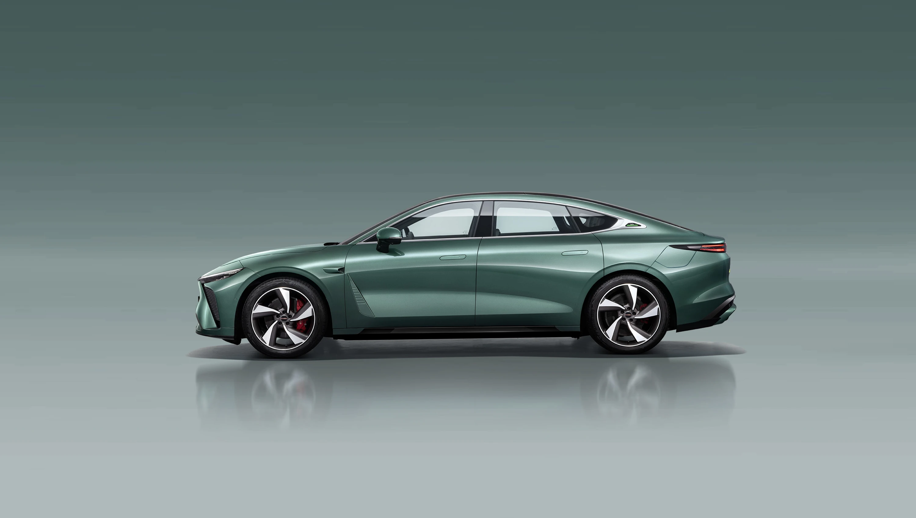Exlantix ES 100kWh AWD exterior view