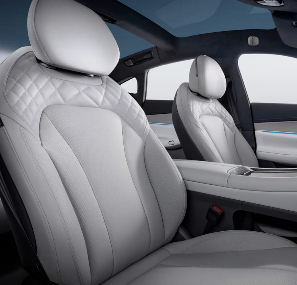 Exlantix ES 100kWh AWD frontseats view