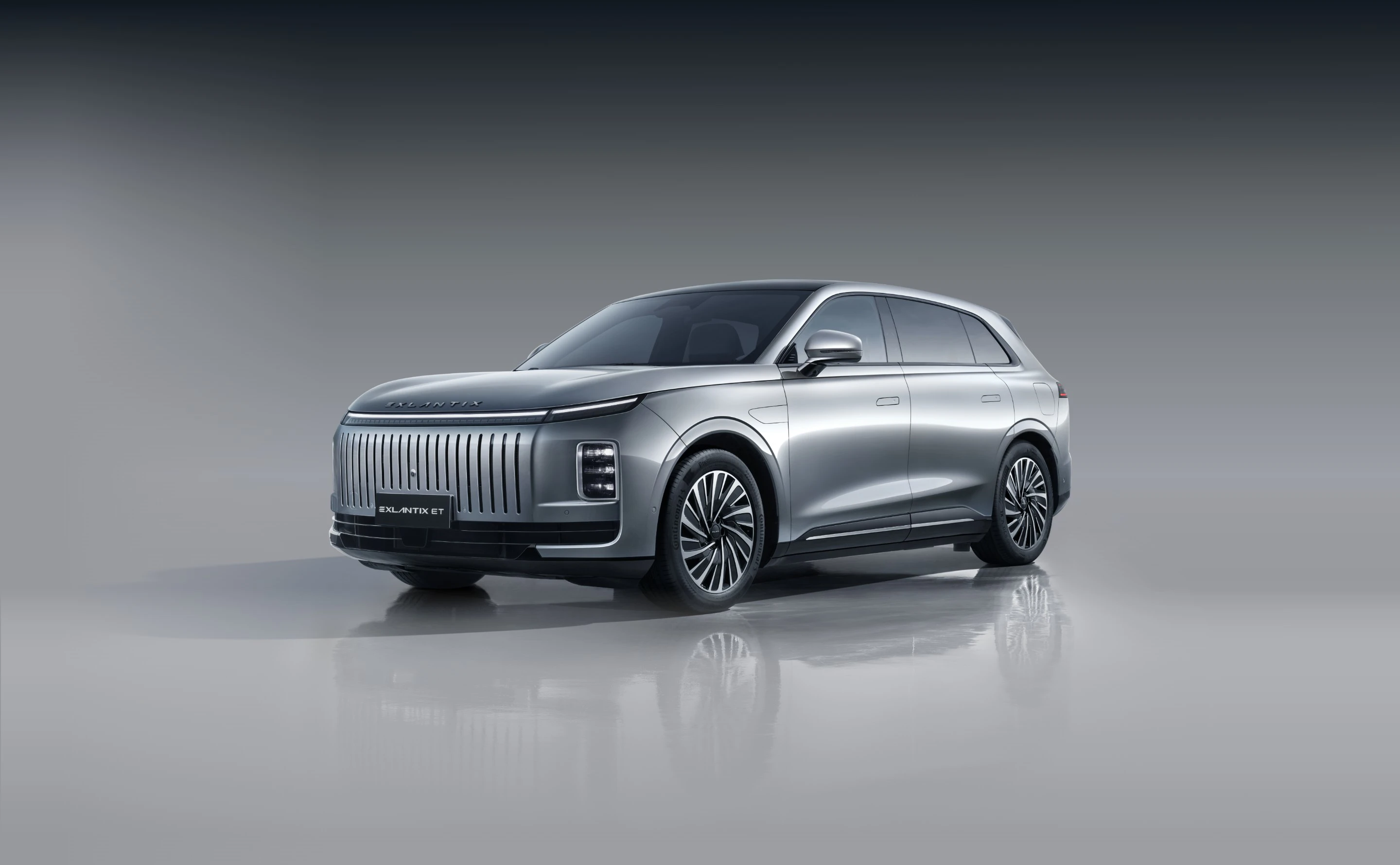 Exlantix ET 100kWh AWD exterior view