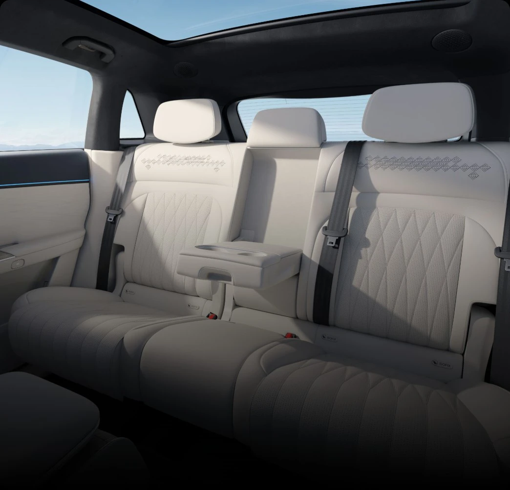 Exlantix ET 100kWh AWD secondrowseats view