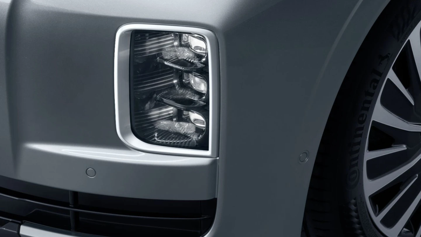 Exlantix ET 77kWh AWD headlights view