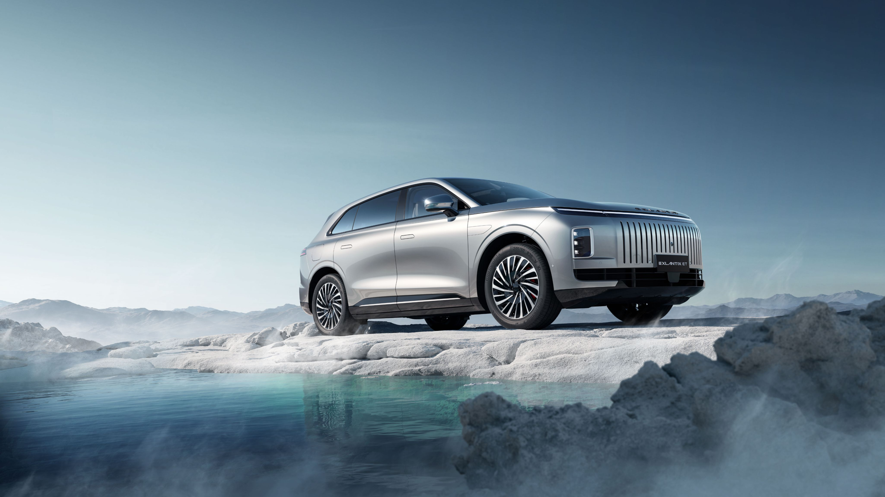 Exlantix ET 77kWh AWD exterior view