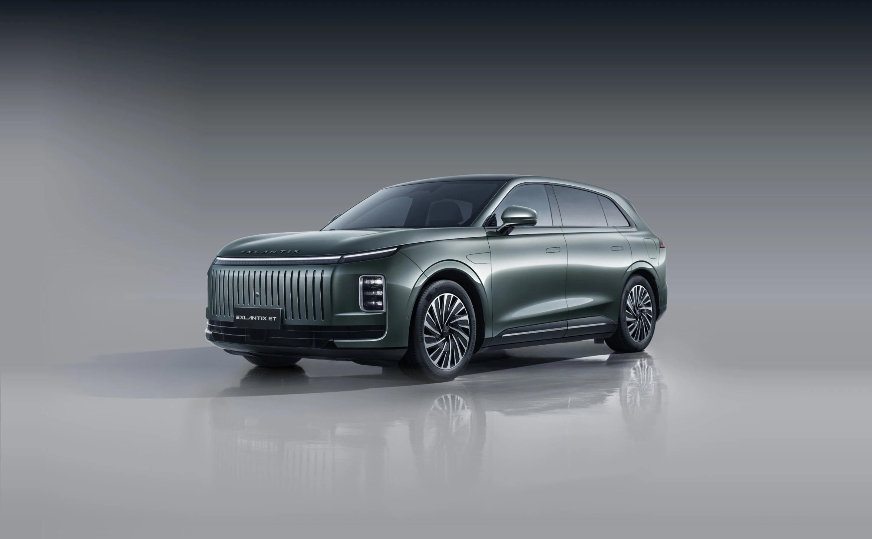 Exlantix ET 77kWh AWD exterior view