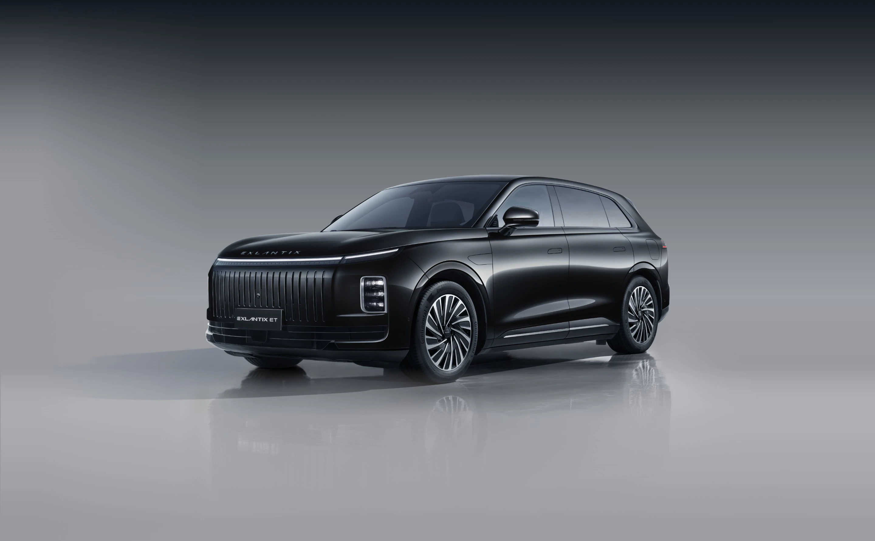 Exlantix ET 77kWh AWD exterior view