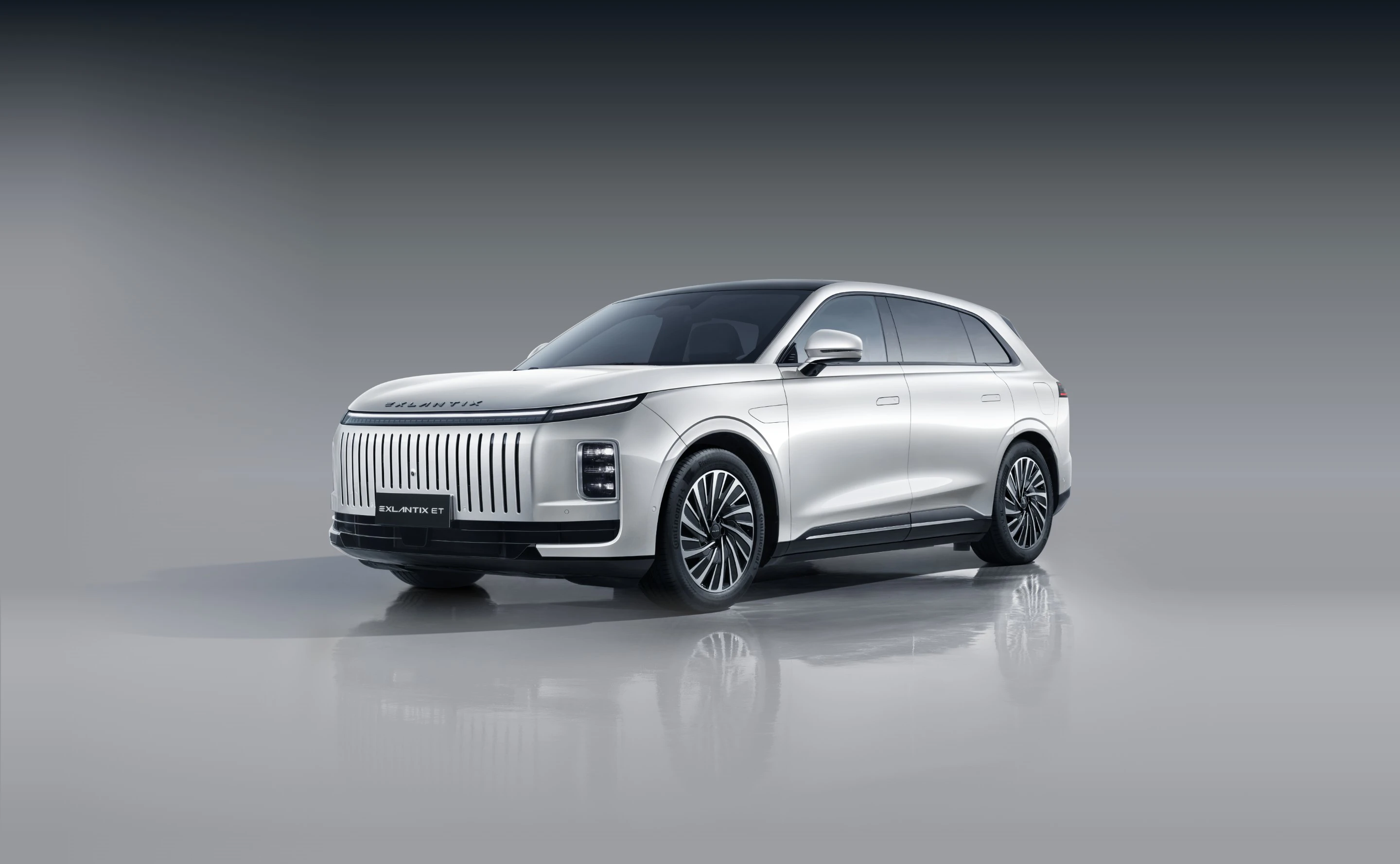 Exlantix ET 77kWh AWD exterior view