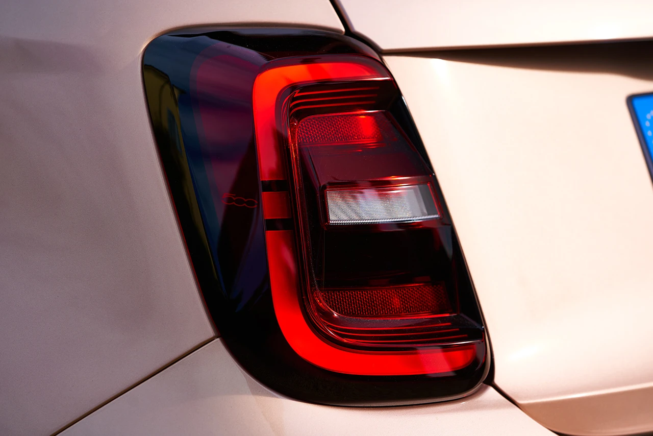 Fiat 500e 24 kWh taillights view
