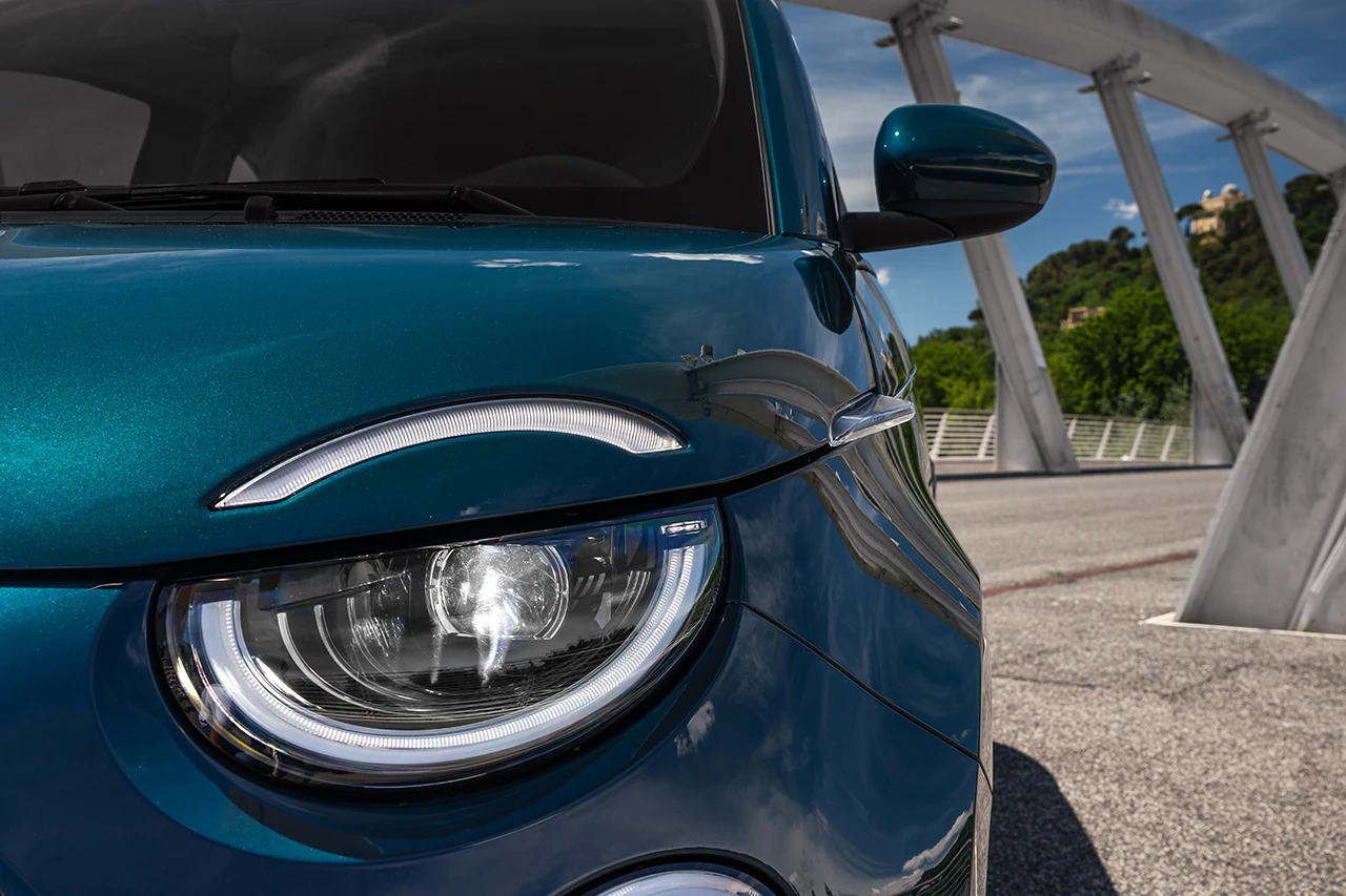 Fiat 500e 24 kWh headlights view