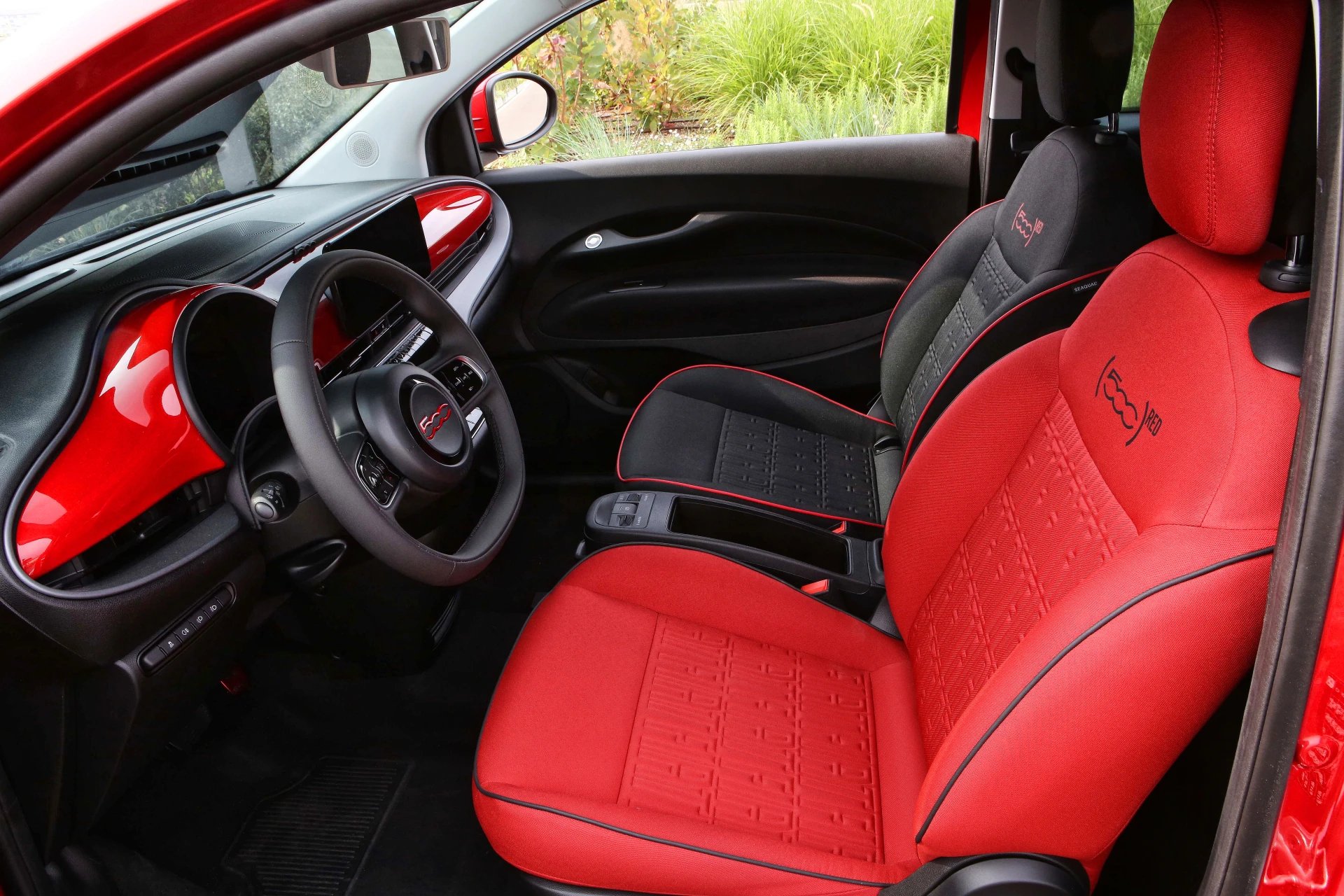 Fiat 500e 24 kWh frontseats view