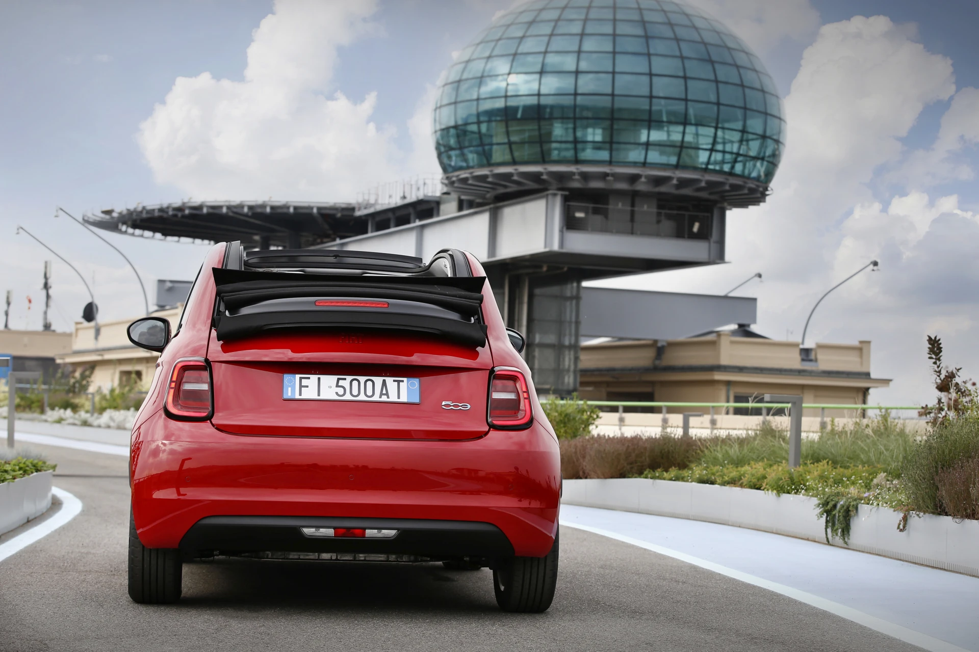 Fiat 500e 24 kWh exterior view