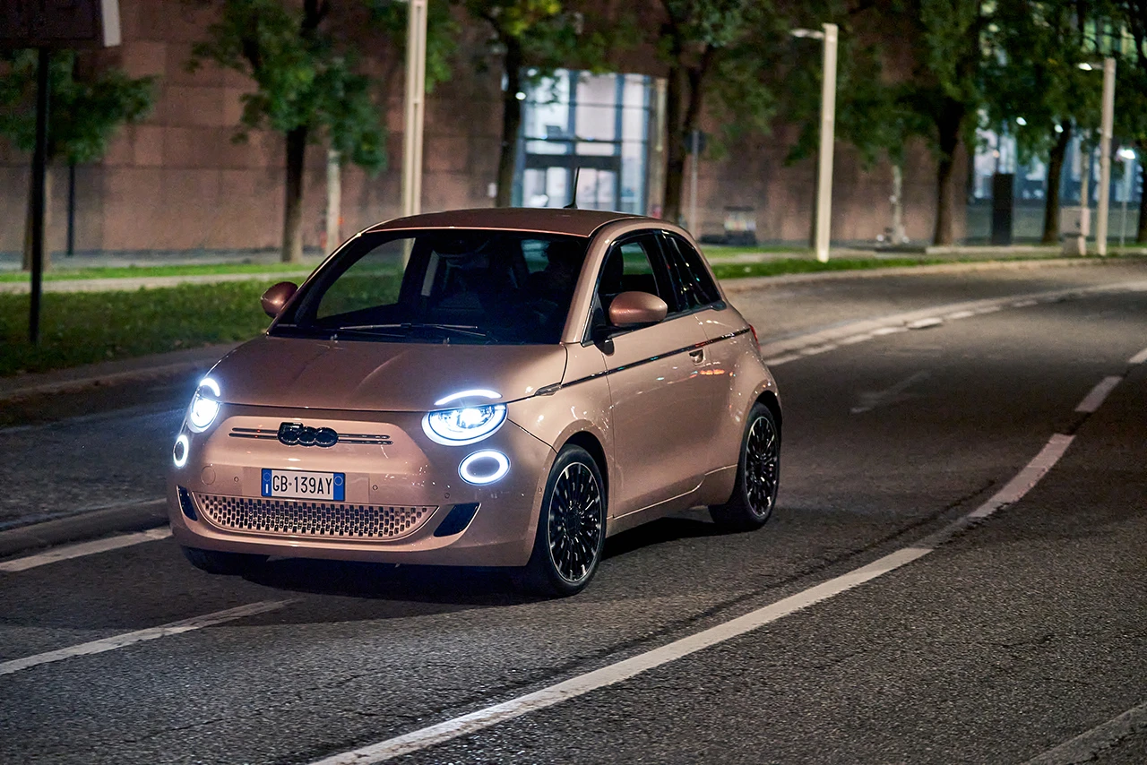 Fiat 500e 24 kWh headlights view
