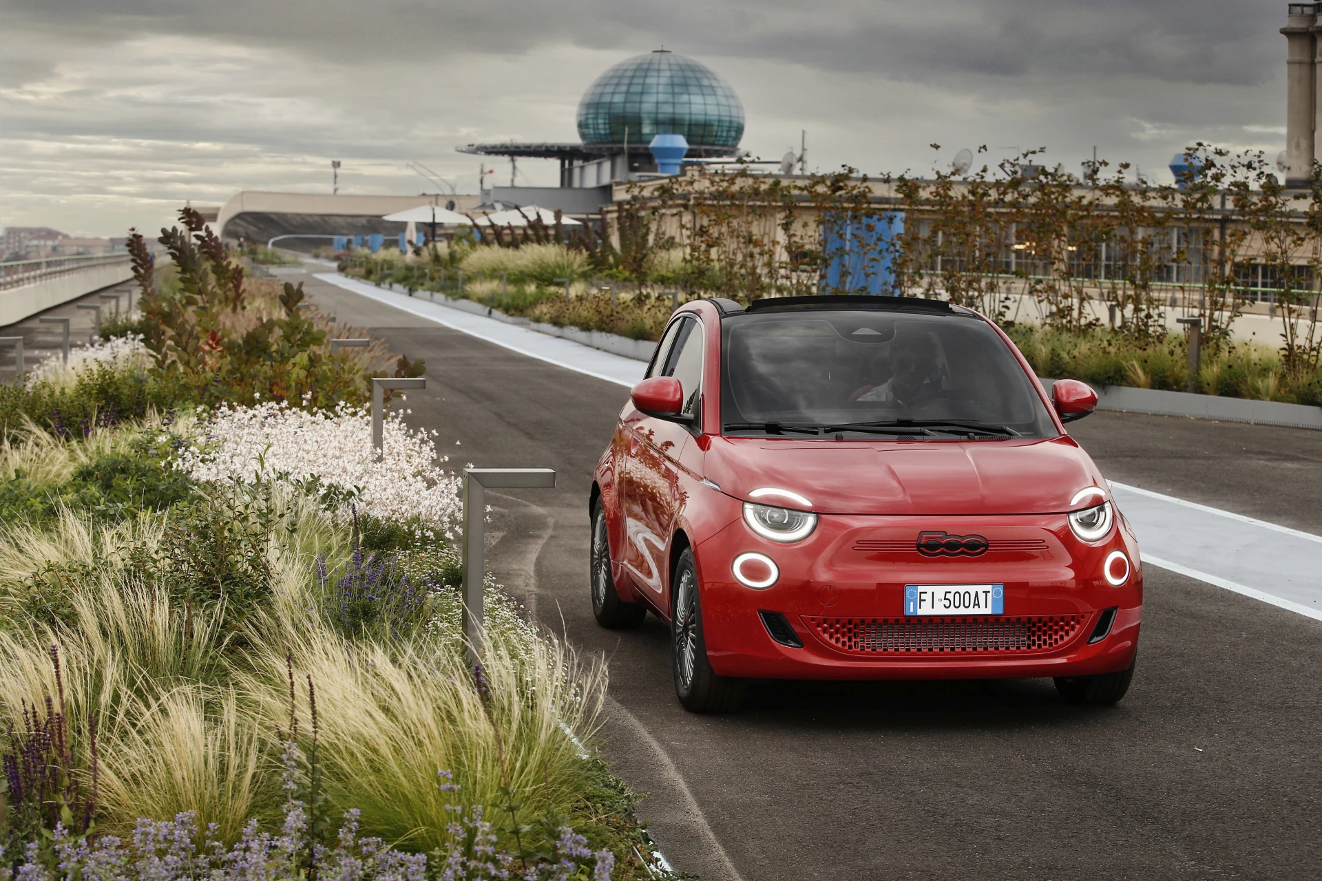 Fiat 500e 24 kWh exterior view