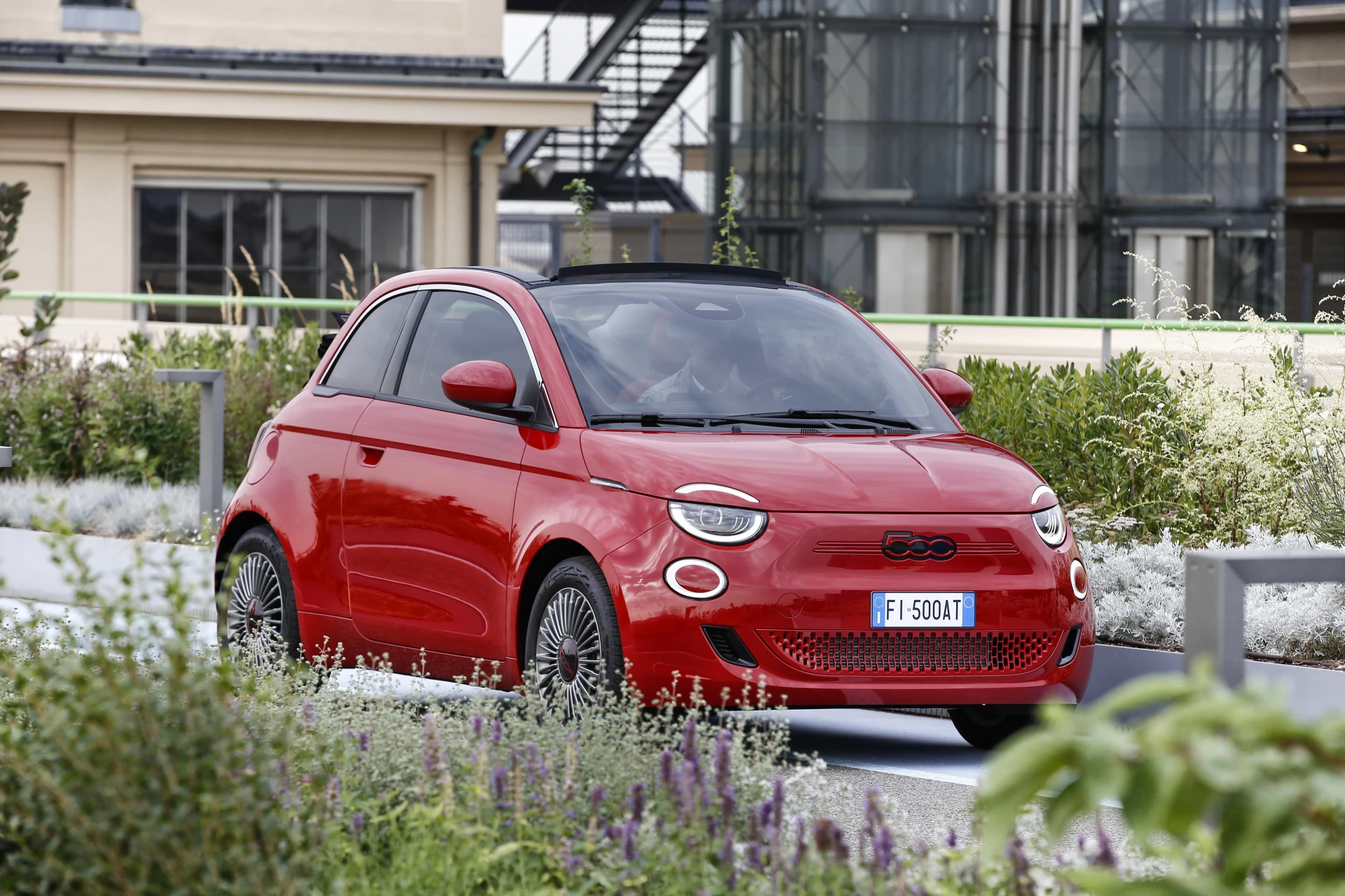 Fiat 500e 24 kWh exterior view
